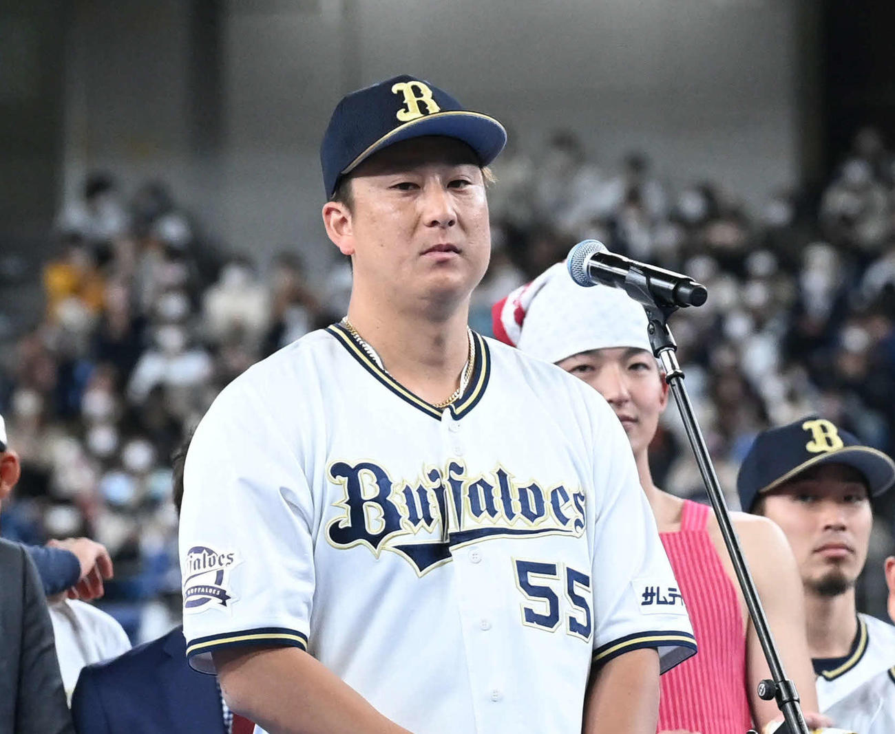 オリックス新選手会長に就任し、あいさつする杉本（2022年11月23日撮影）