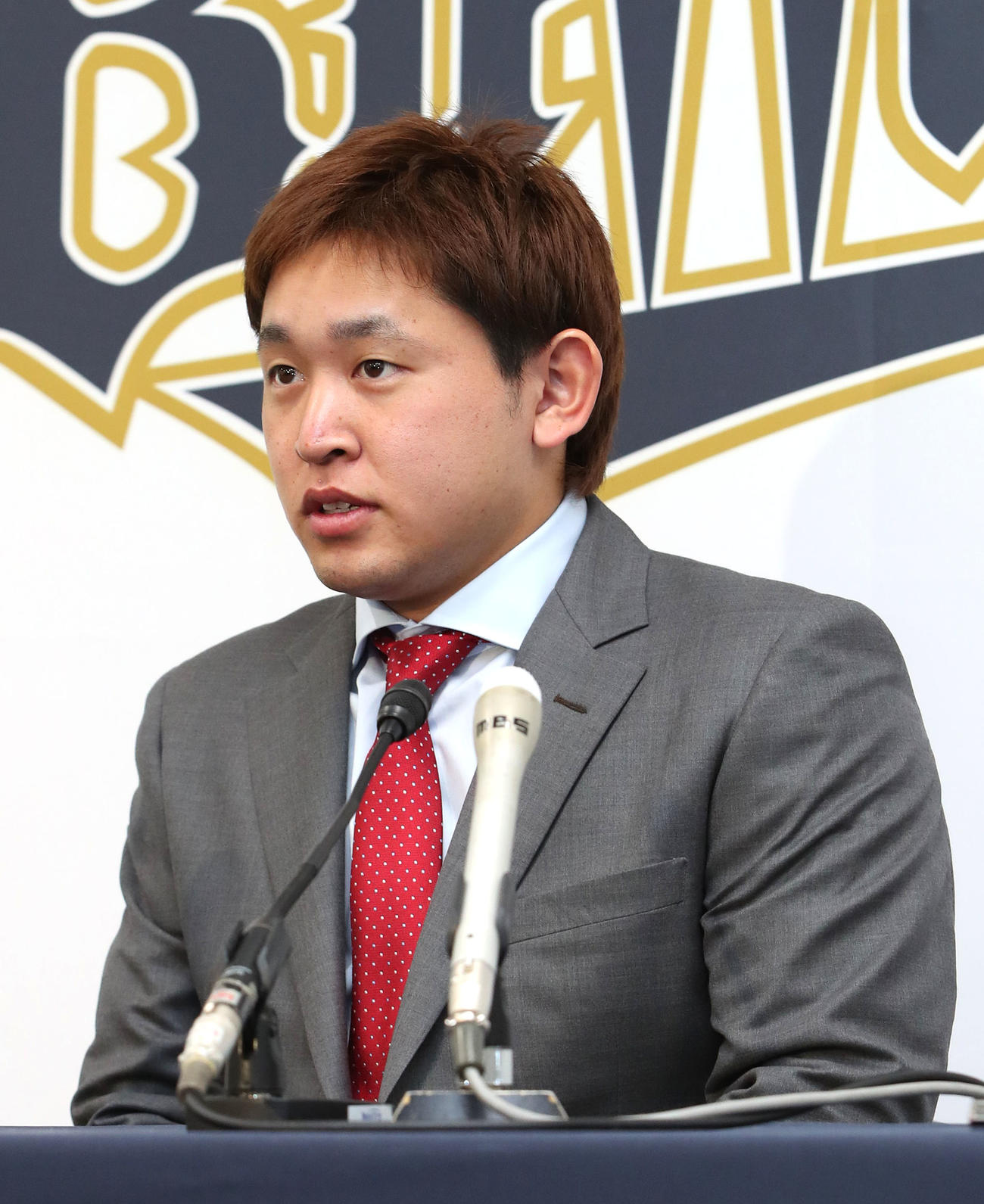 契約更改を終えて会見するオリックス宮城（撮影・白石智彦）