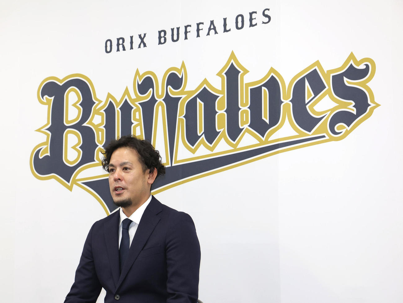 契約更改を終えて会見するオリックス比嘉（撮影・白石智彦）