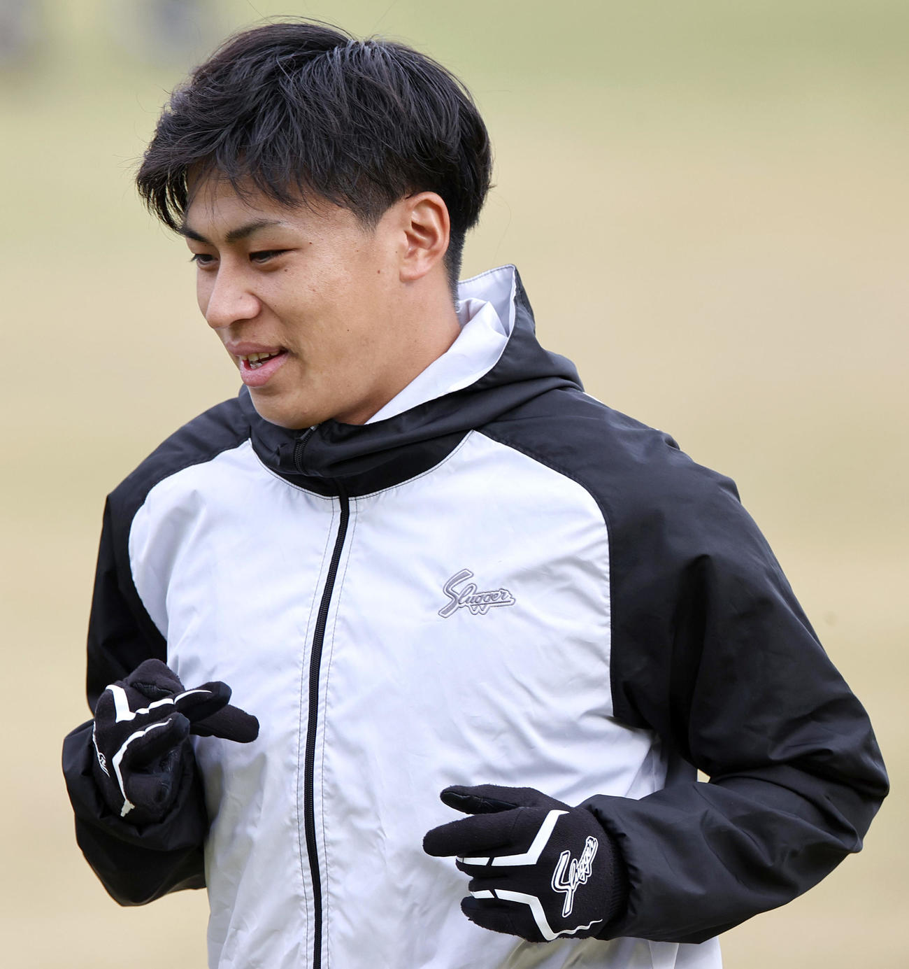 鳴尾浜球場でトレーニングする植田（撮影・上山淳一）