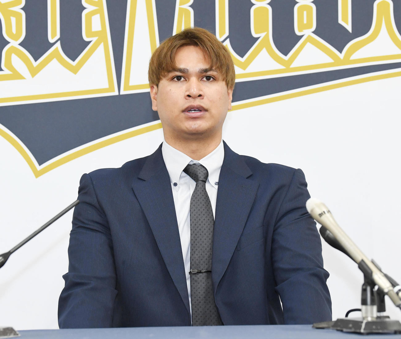 大幅アップで契約更改、会見する宇田川（撮影・前岡正明）