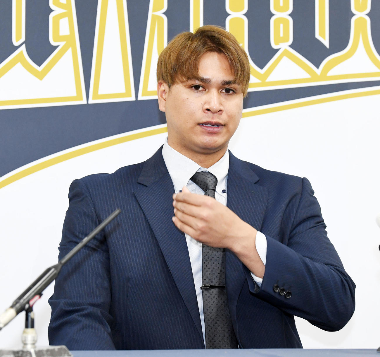 大幅アップで契約更改、会見する宇田川（撮影・前岡正明）