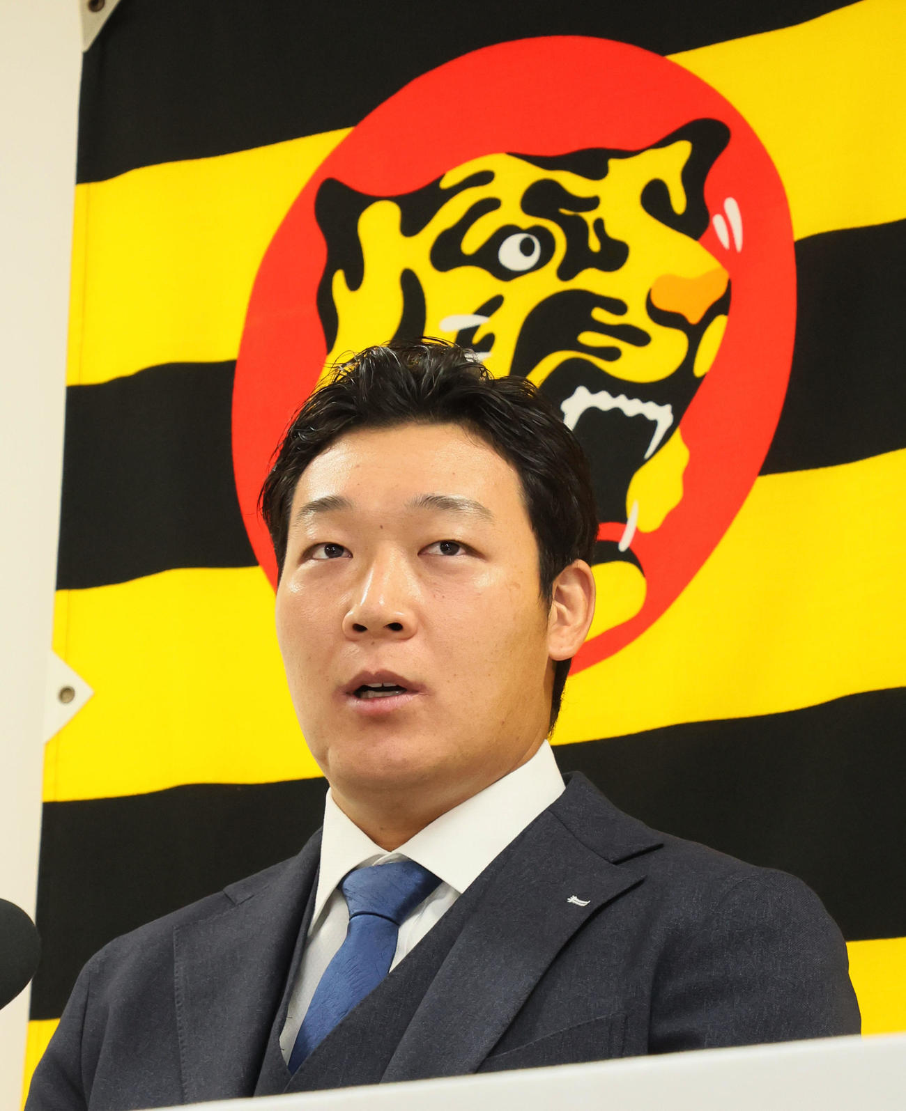 契約を更改し会見する大山（撮影・加藤哉）