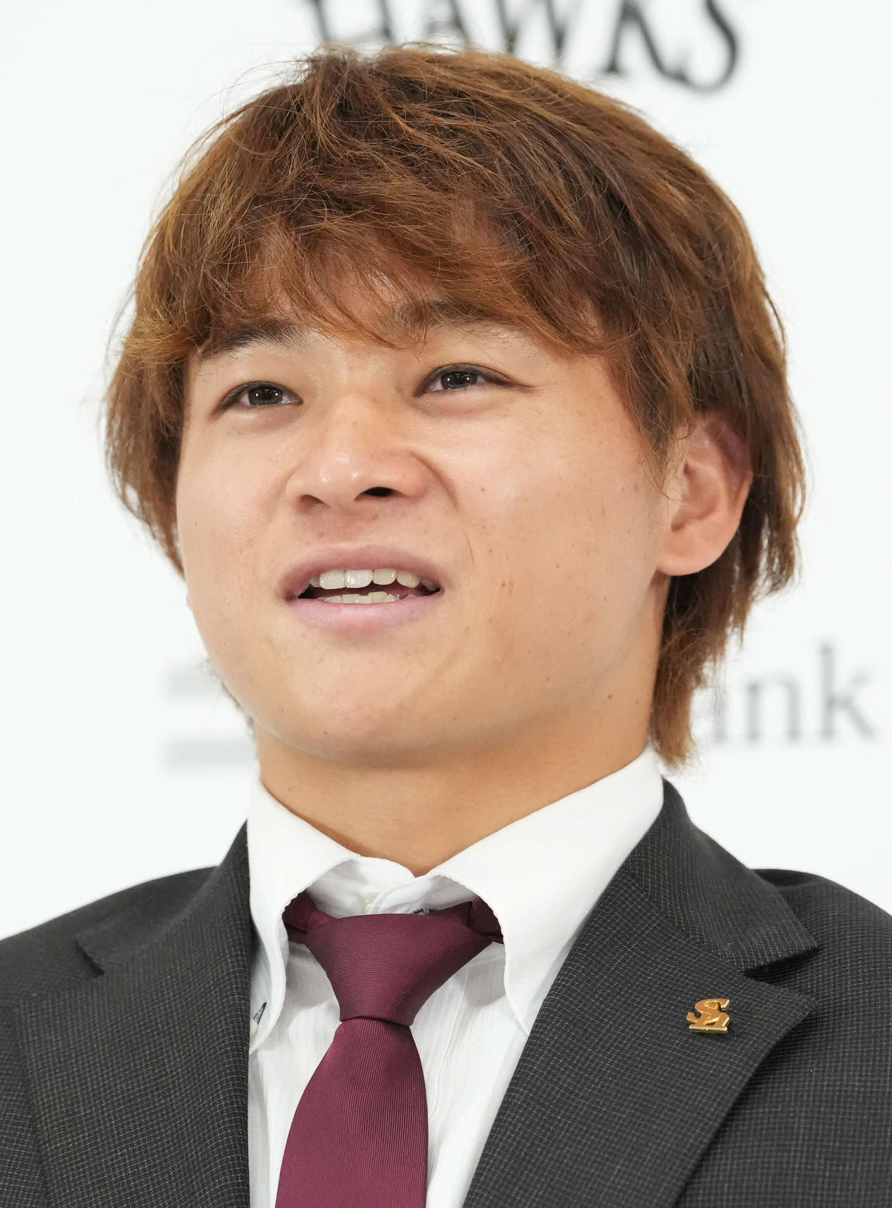 契約更改を終え、会見を行う谷川原