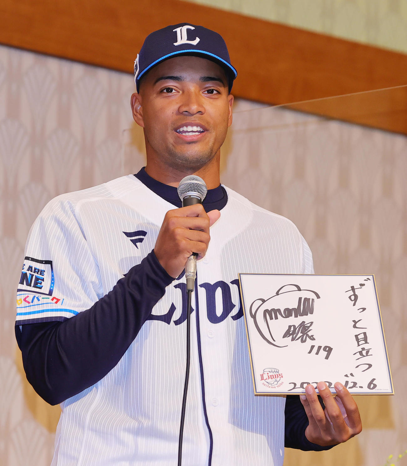 西武の新入団選手発表会で目標を「ずっと目立つ」とする育成2位の日隈（撮影・野上伸悟）