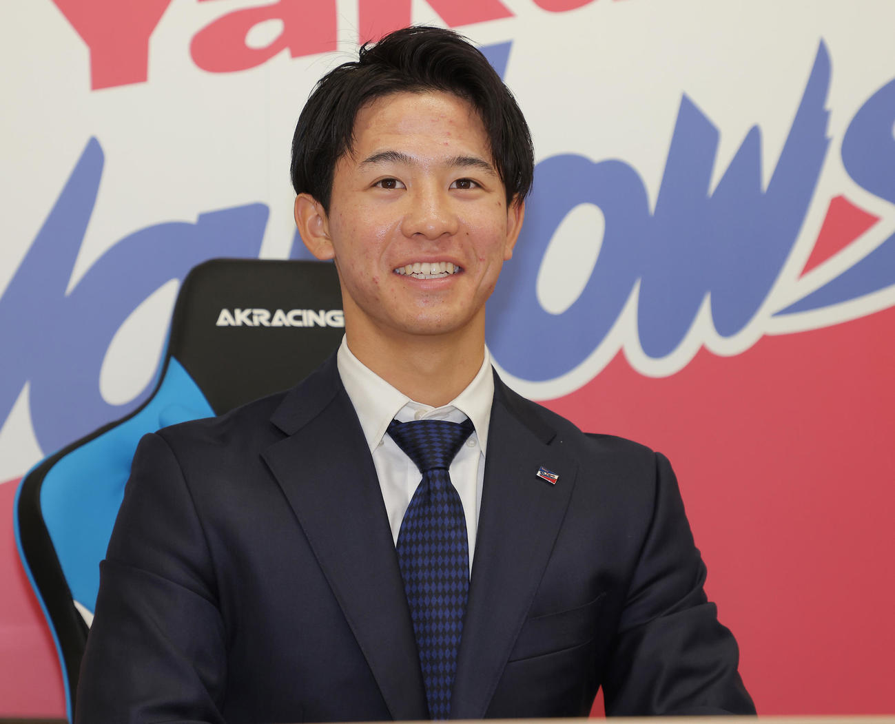 契約更改を終え会見するヤクルト内山（代表撮影）
