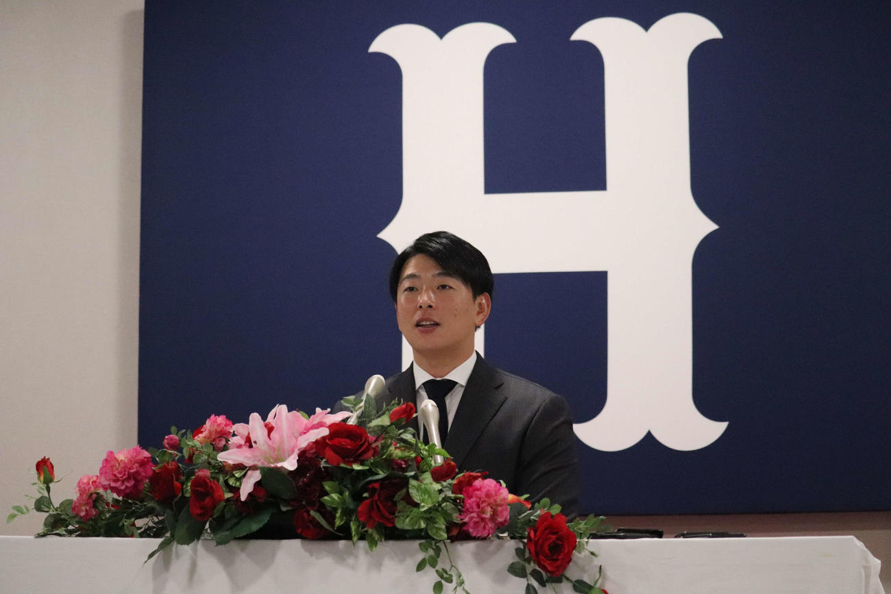 契約更改を終えた広島大瀬良（撮影・佐井陽介）