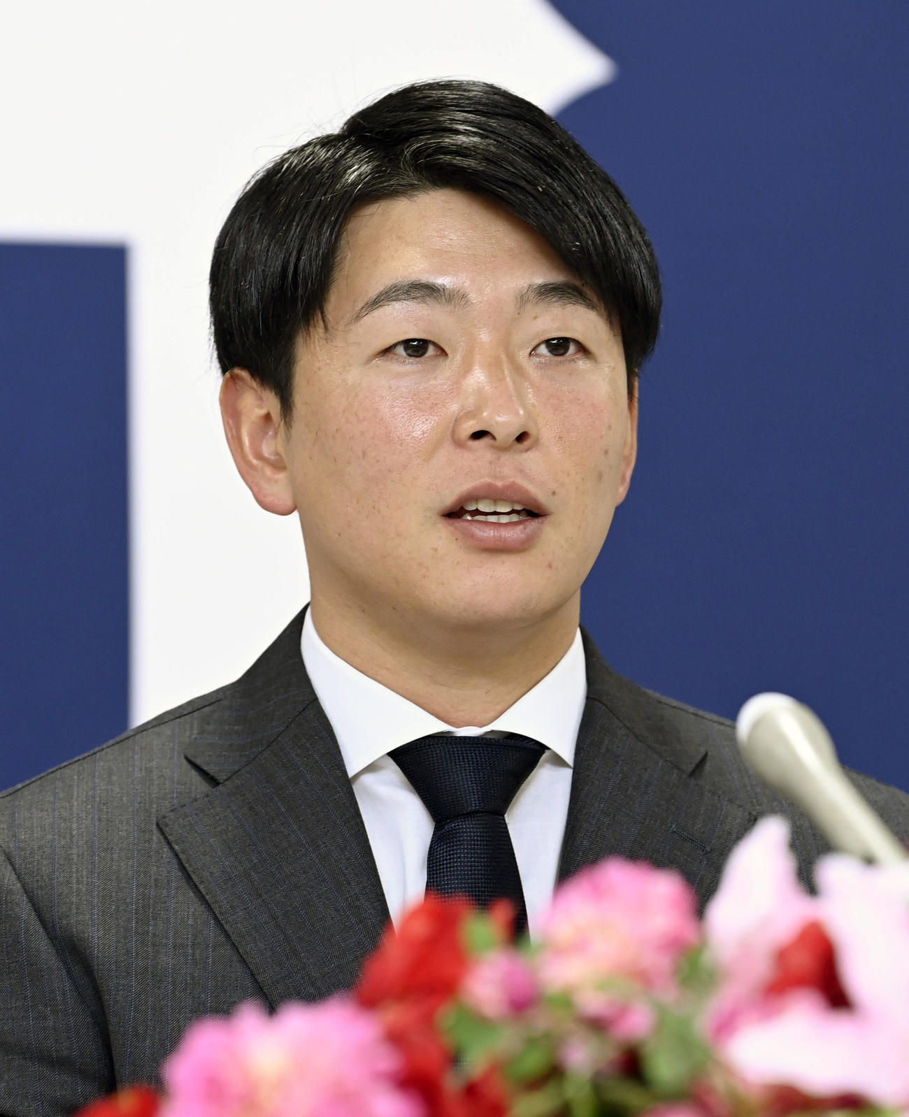 契約更改交渉を終え、記者会見する広島の大瀬良（共同）