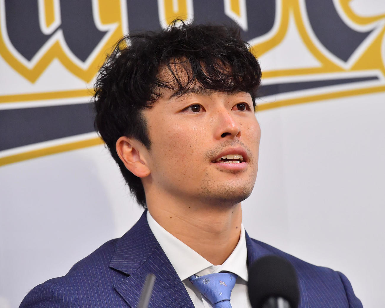 アップで更改し会見に臨むオリック福田（撮影・和賀正仁）
