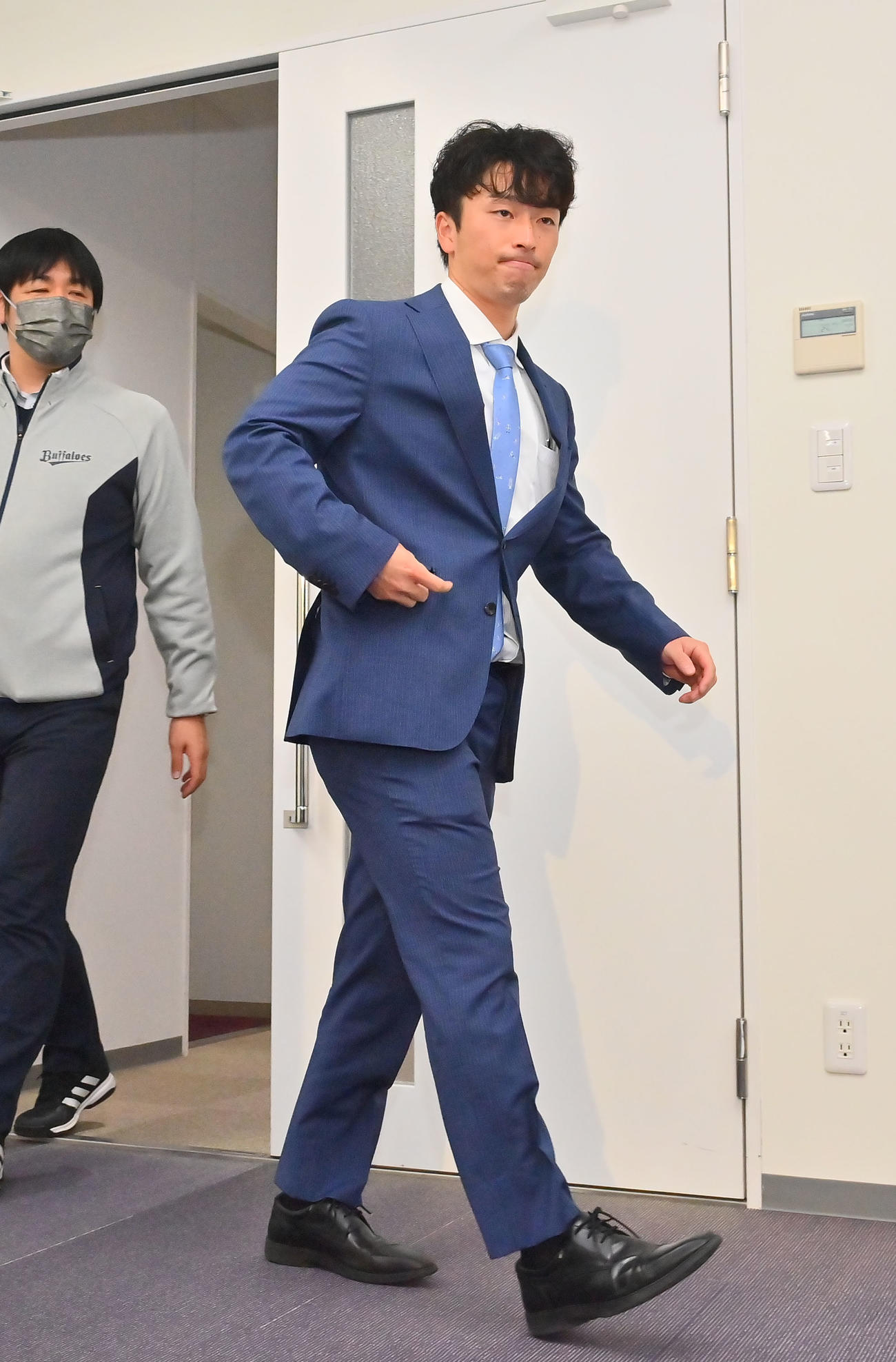 アップで更改し会見に臨むオリック福田（撮影・和賀正仁）