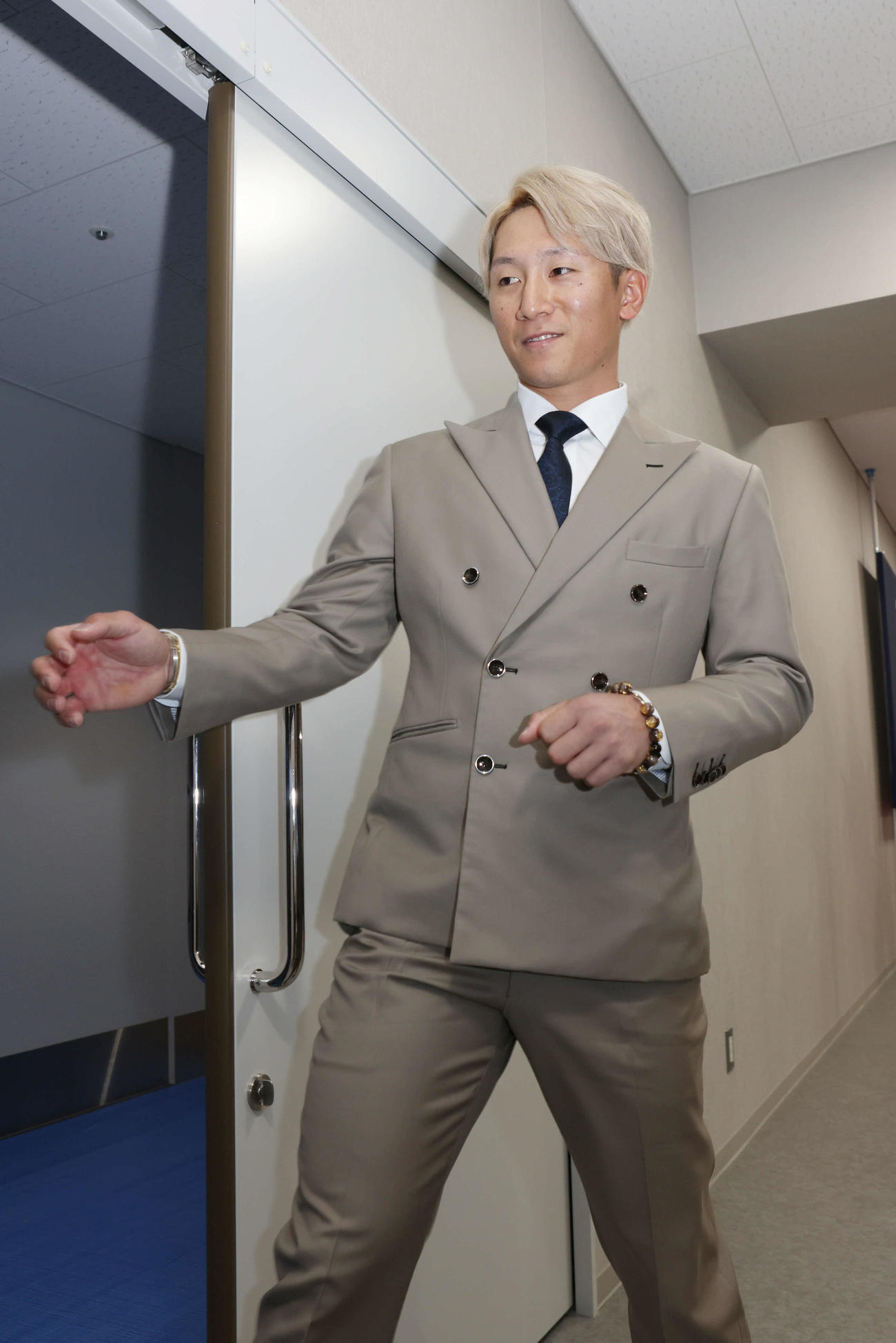 契約を更改した広島西川。新たな背番号5で、さらなる活躍を狙う（撮影・加藤孝規）