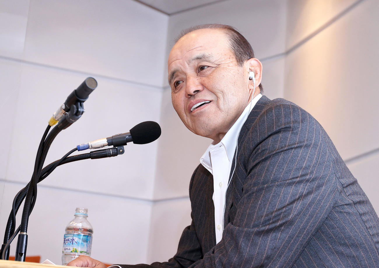 ABCラジオ「ラジオで虎バン」に生出演する岡田監督（撮影・上山淳一）