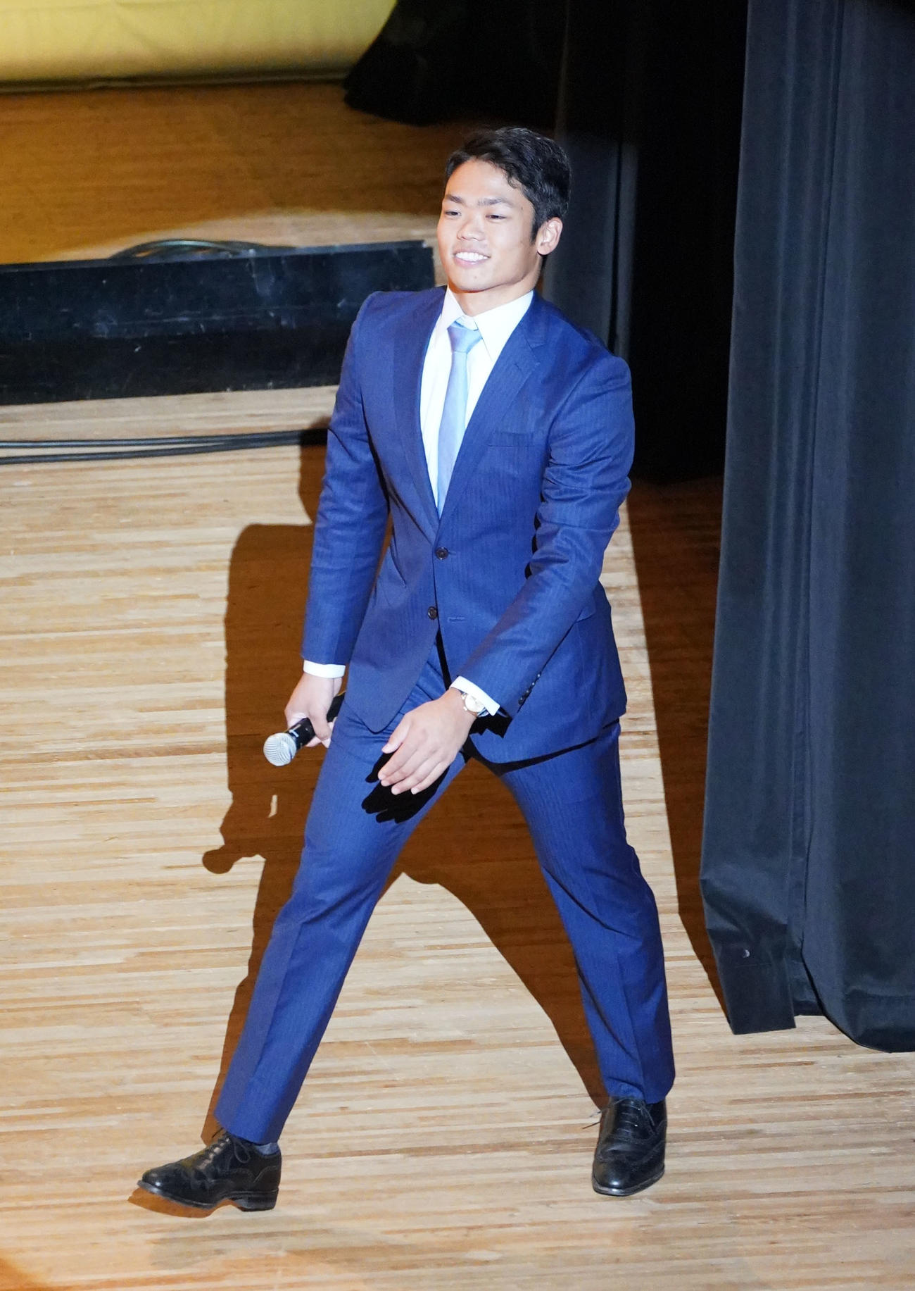 トークショーに登場した根尾（撮影・森本幸一）
