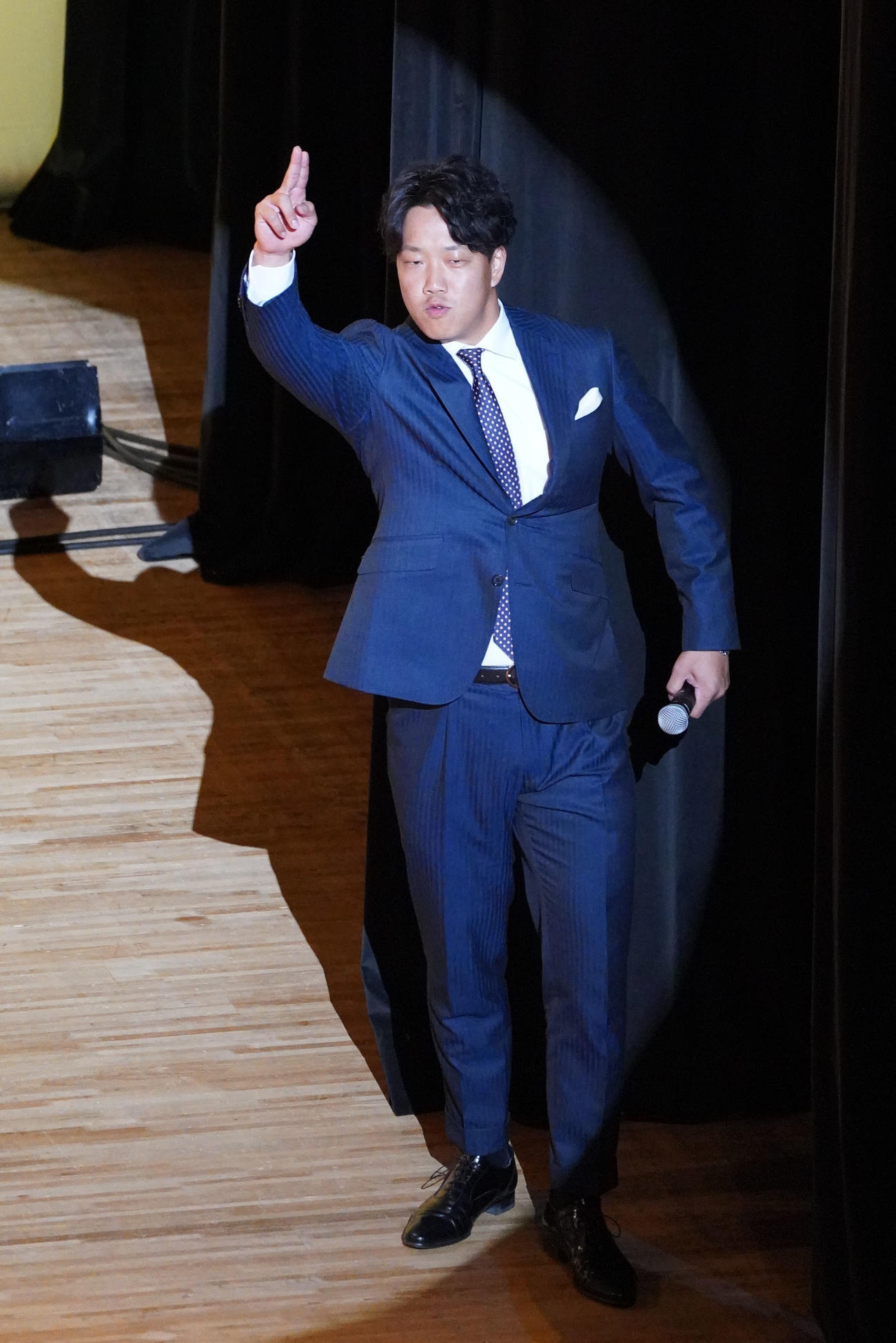 トークショーに登場した柳（撮影・森本幸一）