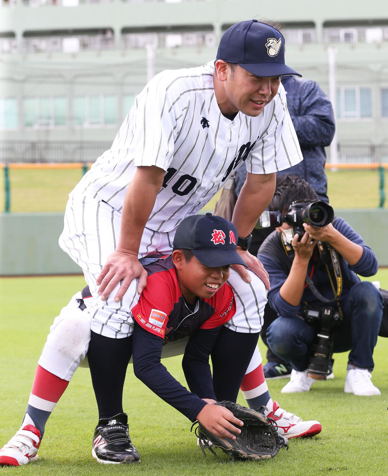 子どもたちへ指導をする阿部氏（撮影・屋方直哉）