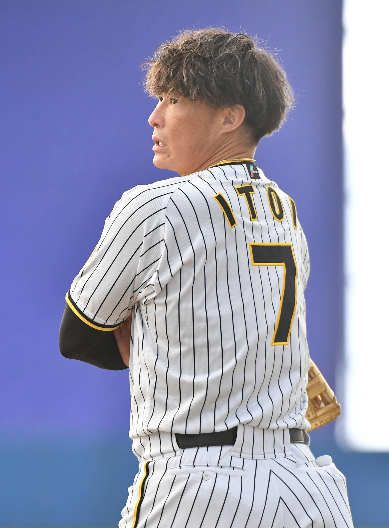 阪神のユニホームで野球教室に参加した糸井氏（撮影・岩下翔太）