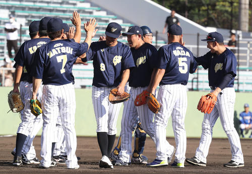 おねイチ”土下座山本浩二「試合時間が早すぎた。申し訳ない」名球会