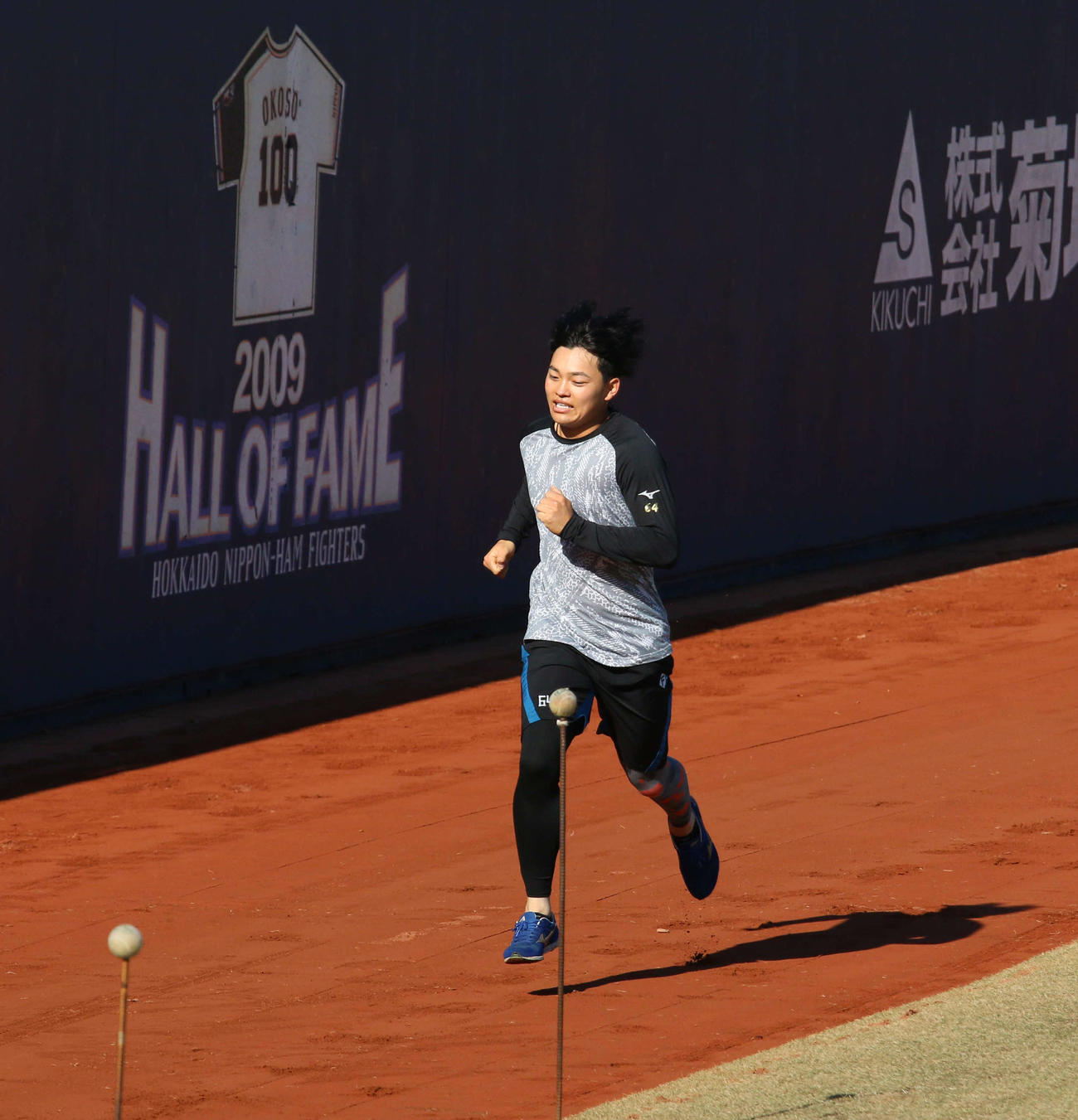 千葉・鎌ケ谷の球団施設で自主トレを行った日本ハム田宮（撮影・木下大輔）