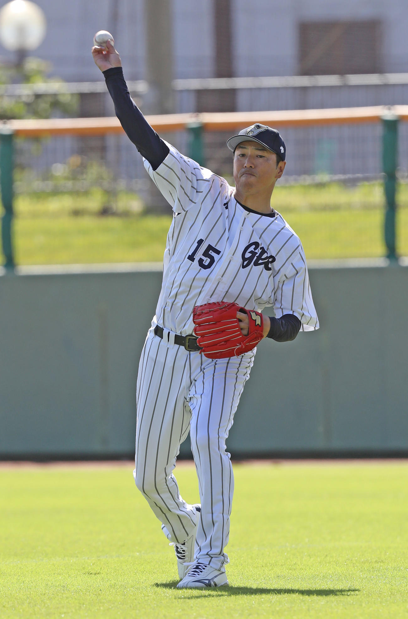 キャッチボールをする黒田氏（撮影・屋方直哉）
