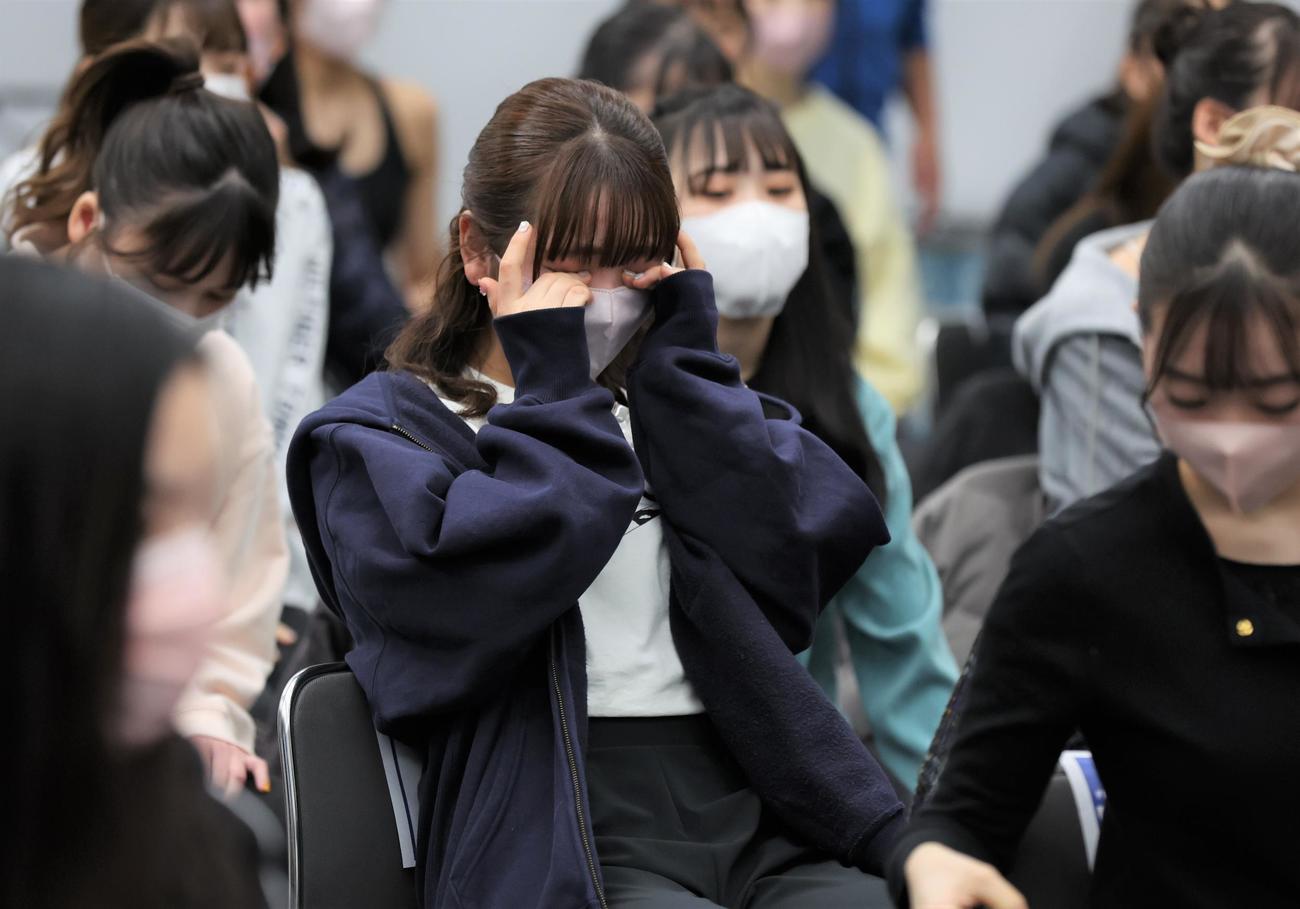 2023年の日本ハムファイターズガールの第2次審査に合格し涙を見せる参加者（撮影・黒川智章）