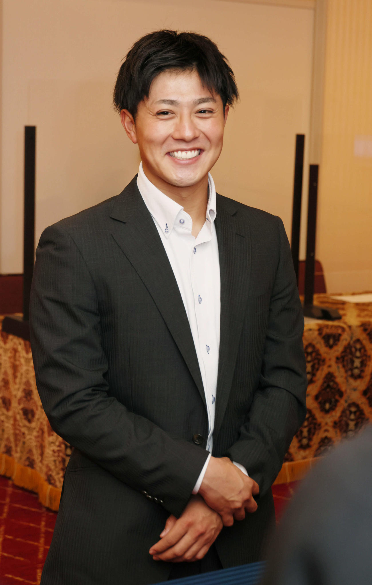 広島入りした広島ドラフト3位の益田（撮影・加藤孝規）