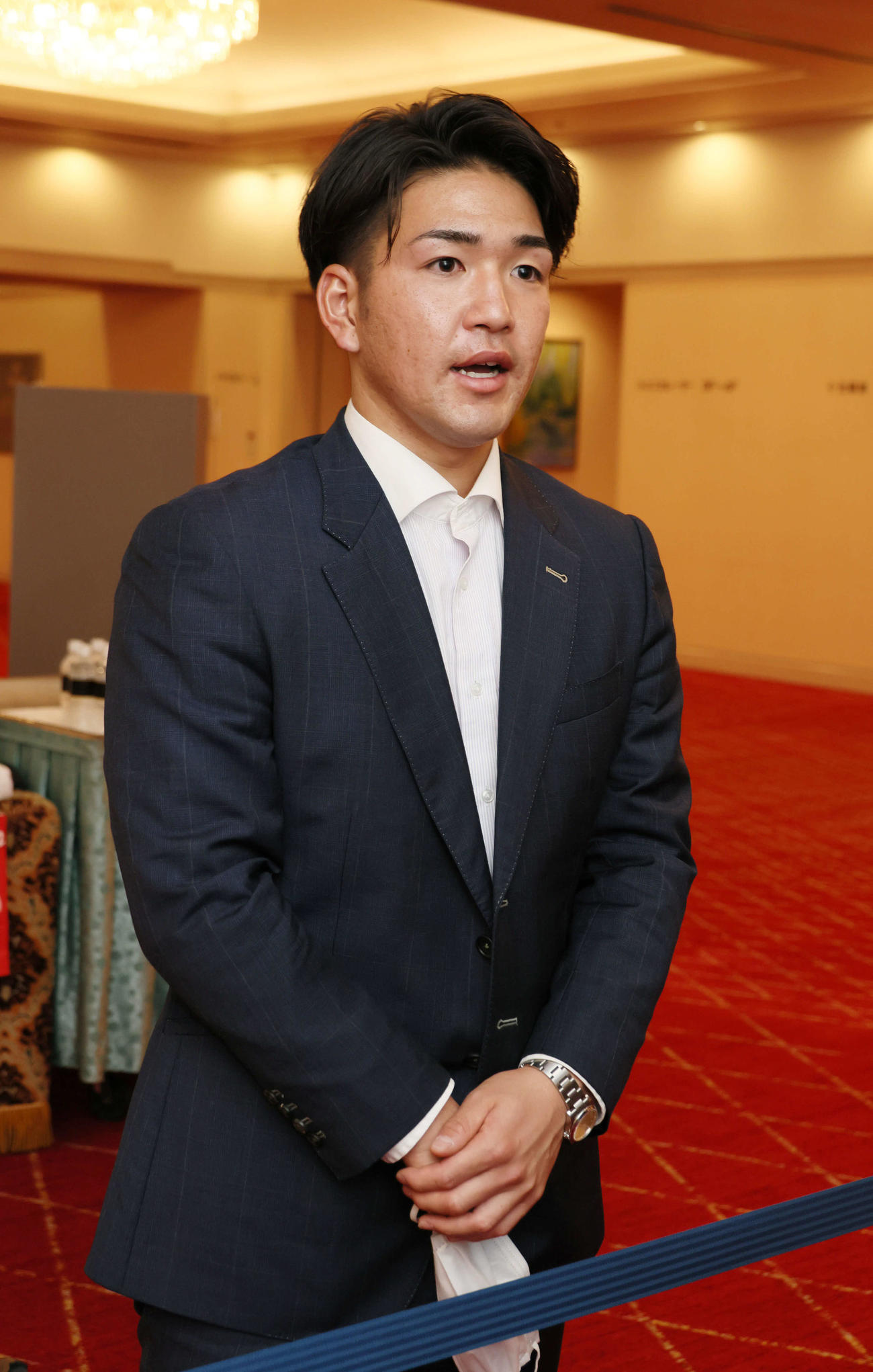 広島入りした広島ドラフト5位の河野（撮影・加藤孝規）