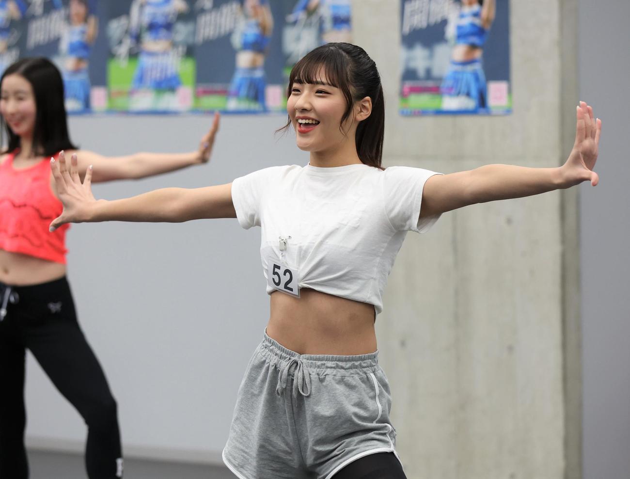 2023年の日本ハムファイターズガールの第2次審査に今年のメンバー工藤さんも参加（撮影・黒川智章）