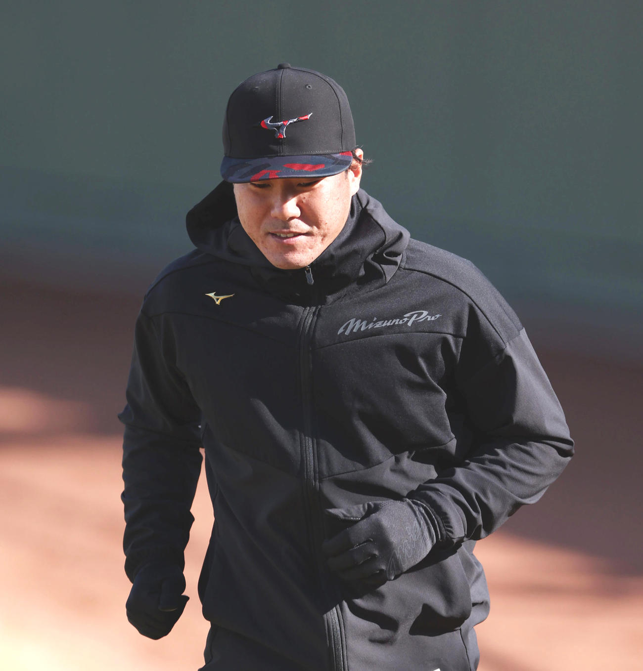 鳴尾浜球場の外野でランニングする陽川（撮影・前田充）