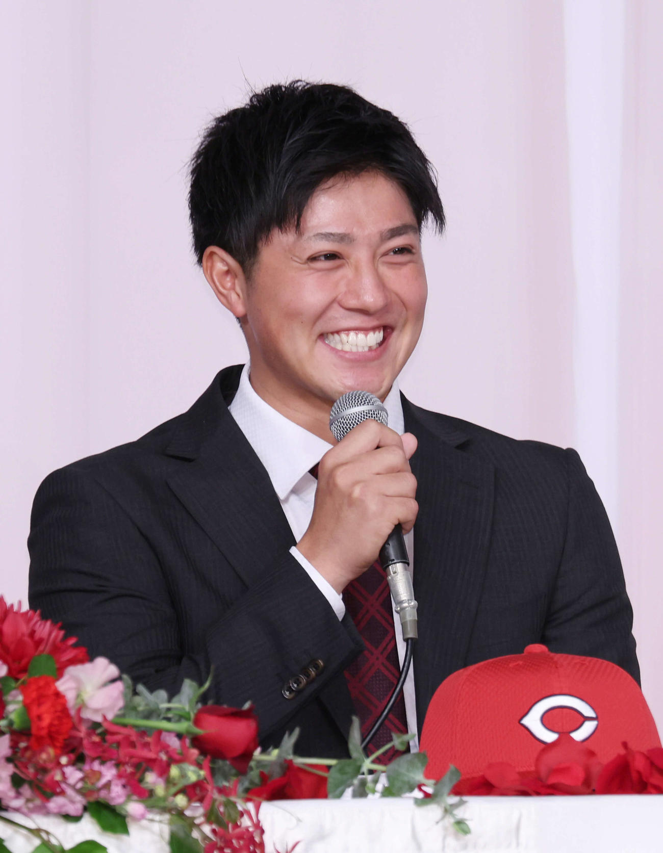 広島新入団選手発表会見　会見するドラフト3位の益田（撮影・加藤孝規）