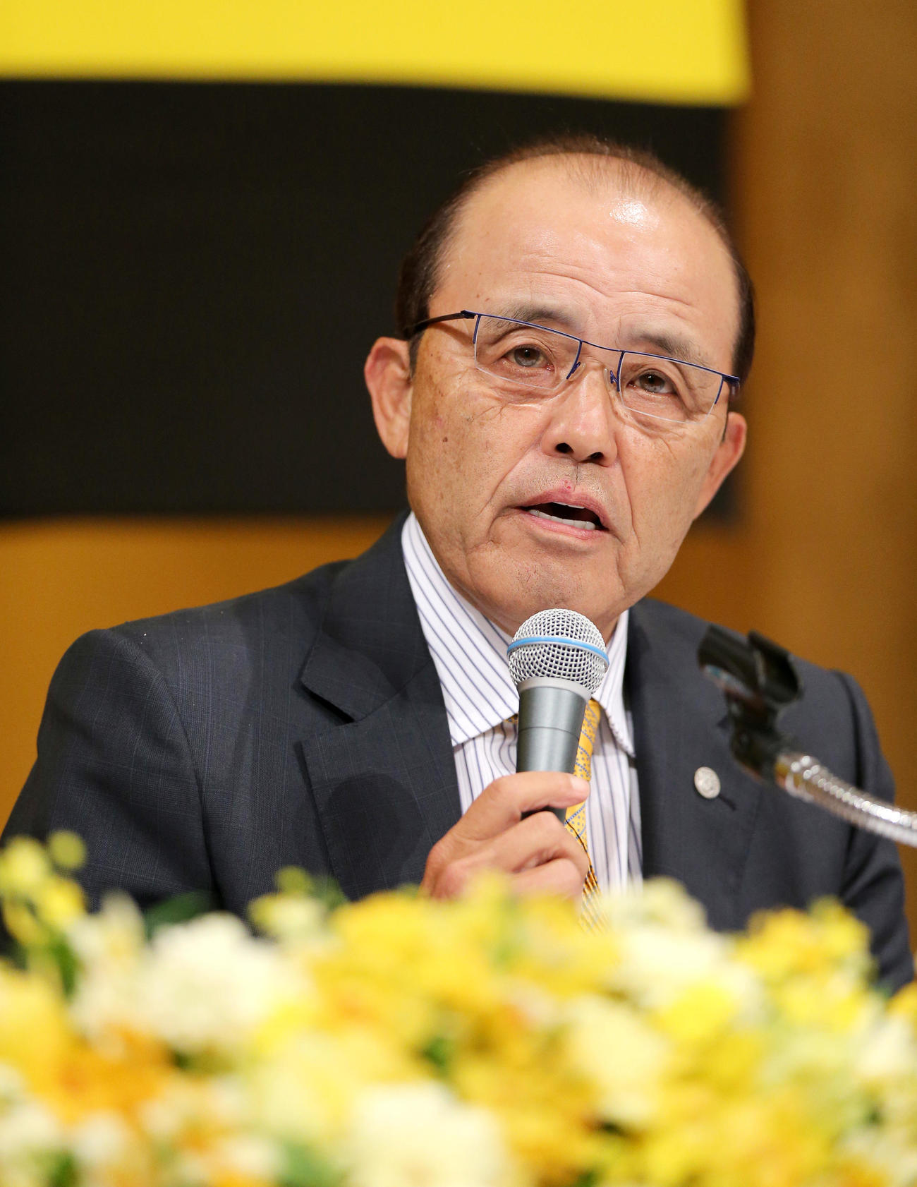 阪神新人入団会見で話す岡田監督（撮影・上山淳一）