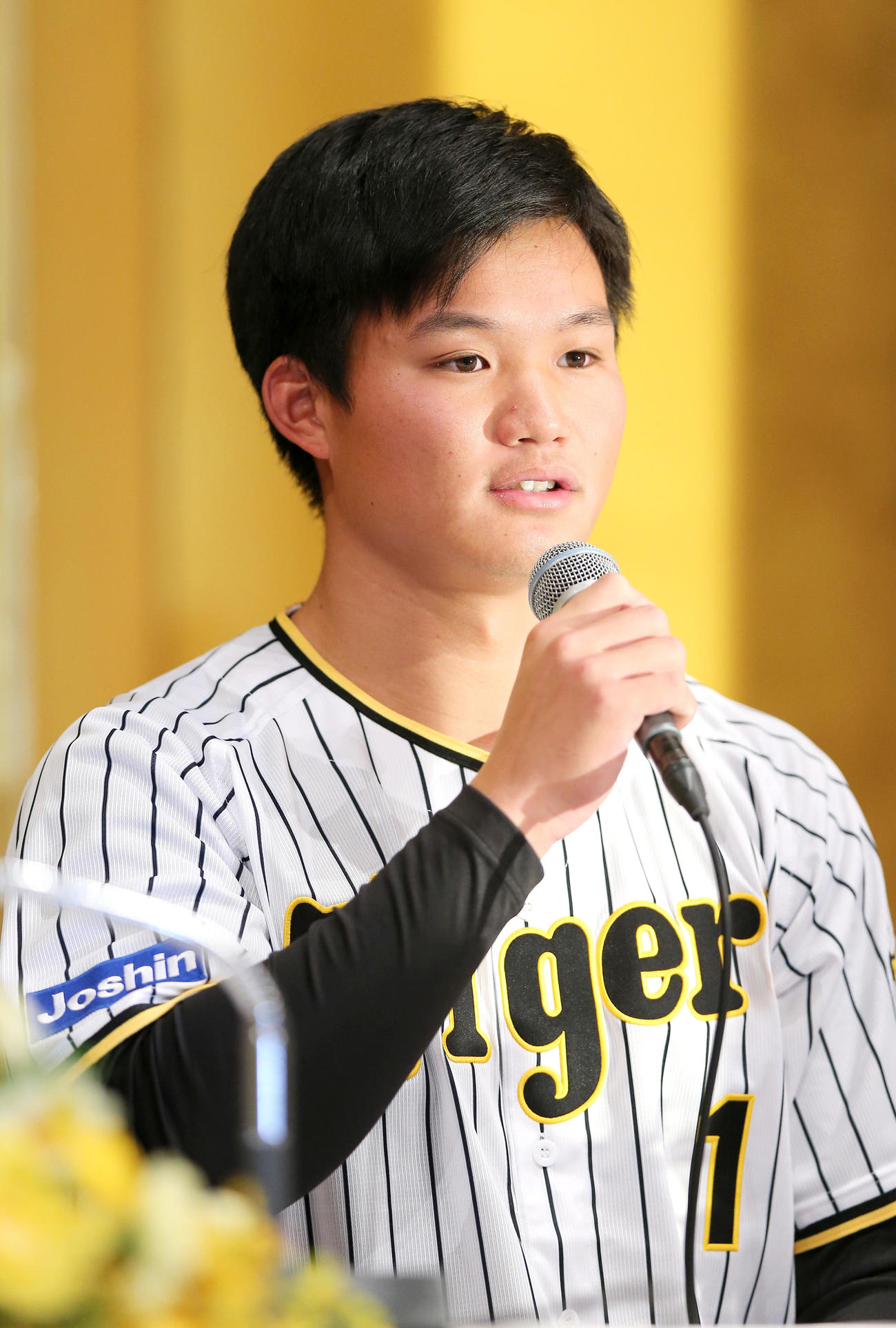 阪神新人入団会見で話す阪神ドラフト1位の森下（撮影・上山淳一）