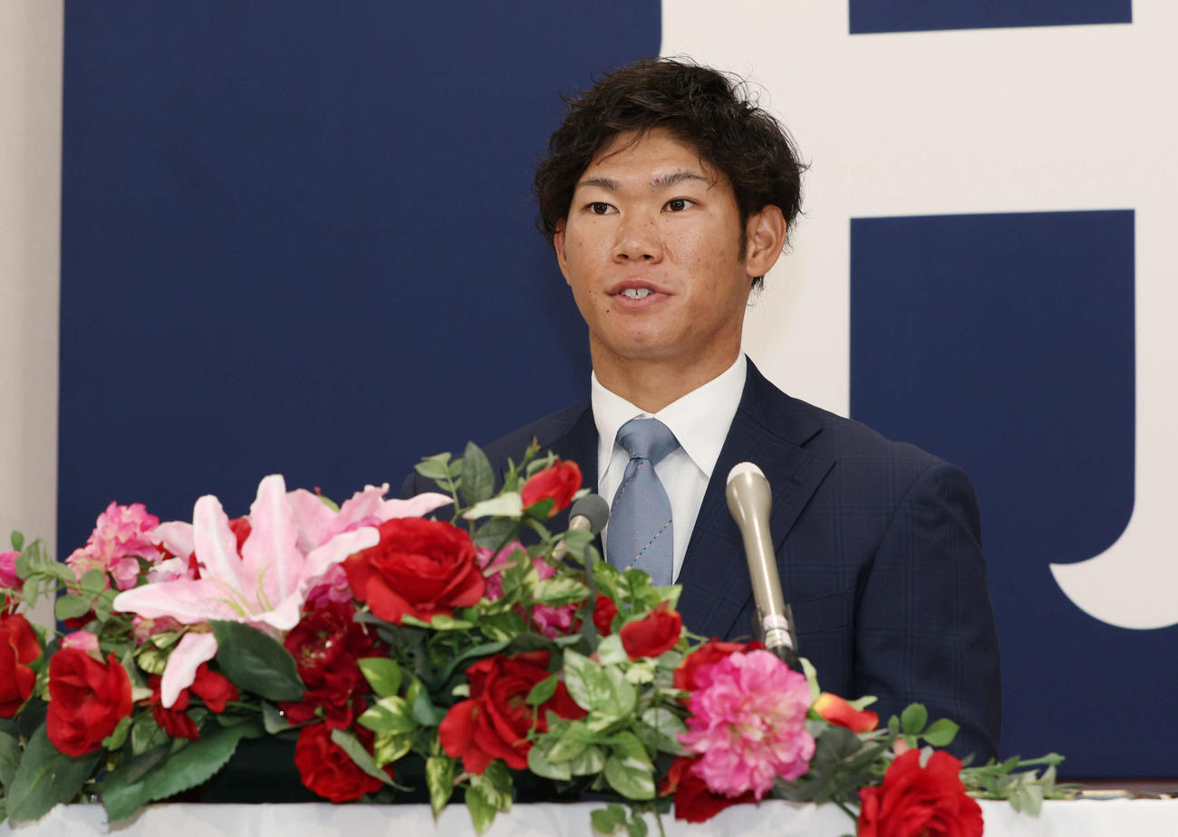契約を更改した広島坂倉。来季は捕手一本で勝負（撮影・加藤孝規）