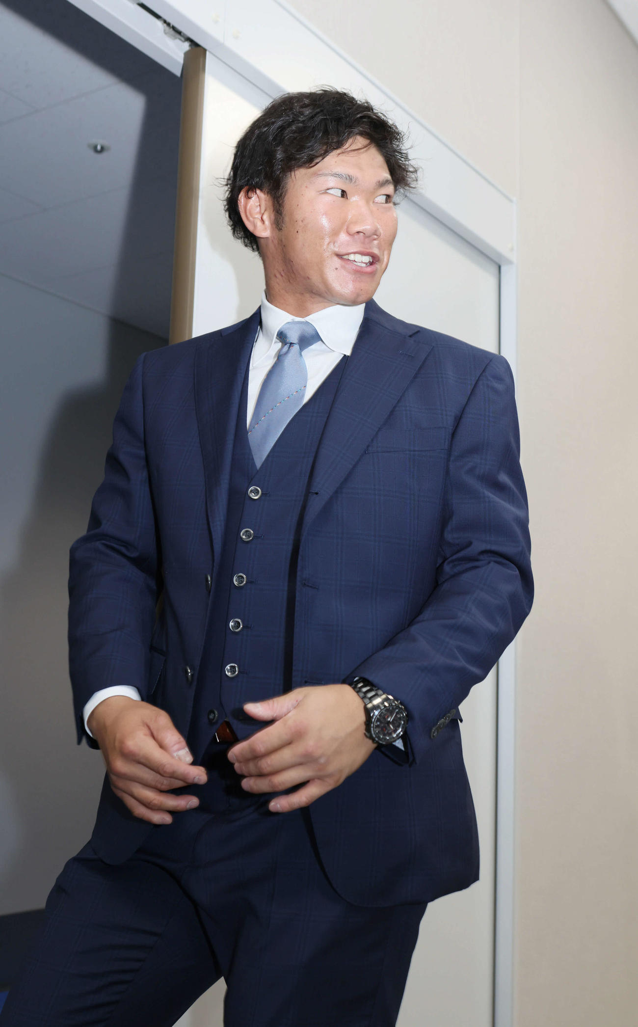 契約を更改した広島坂倉。来季は捕手一本で勝負（撮影・加藤孝規）