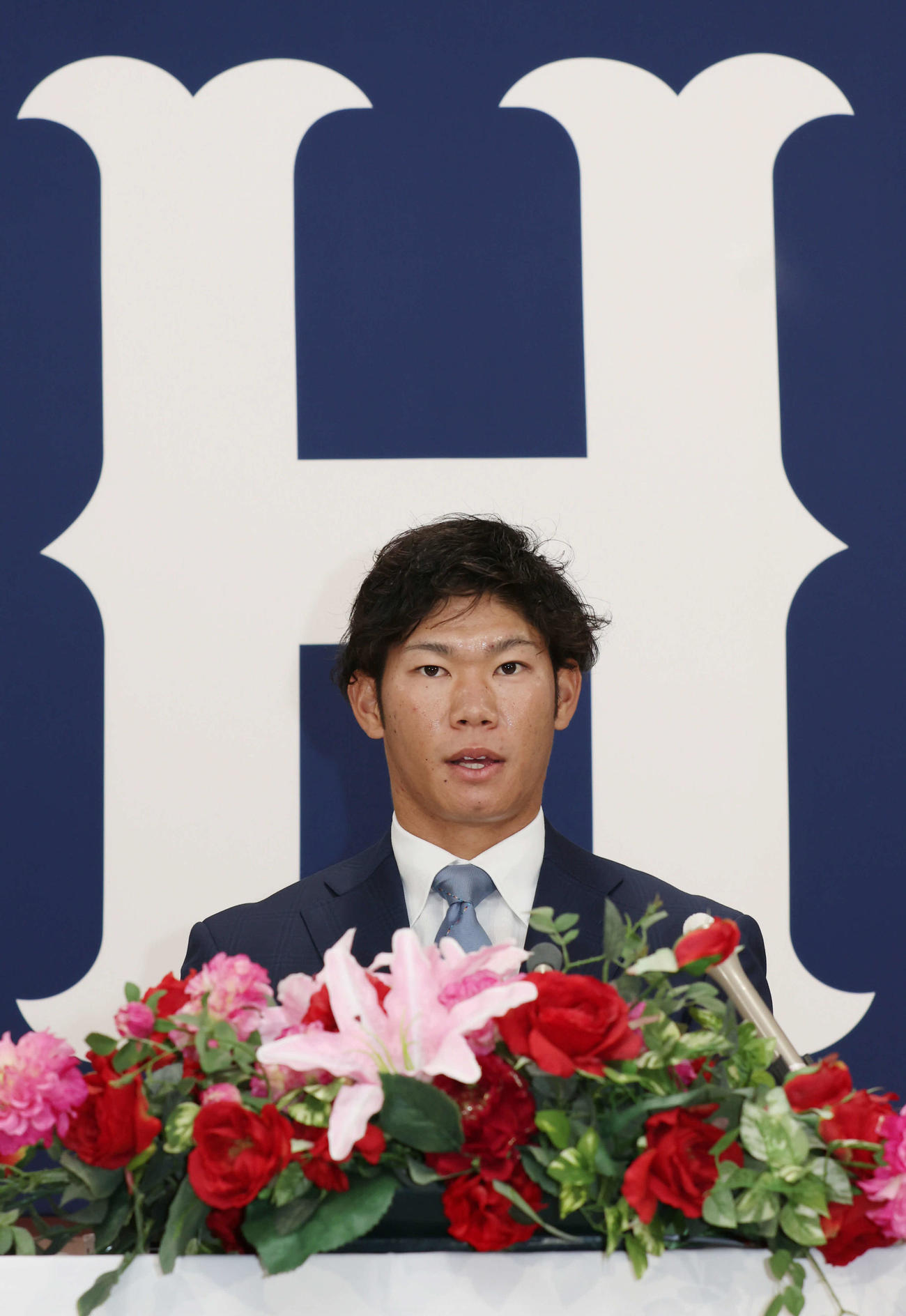 契約を更改した広島坂倉。来季は捕手一本で勝負（撮影・加藤孝規）