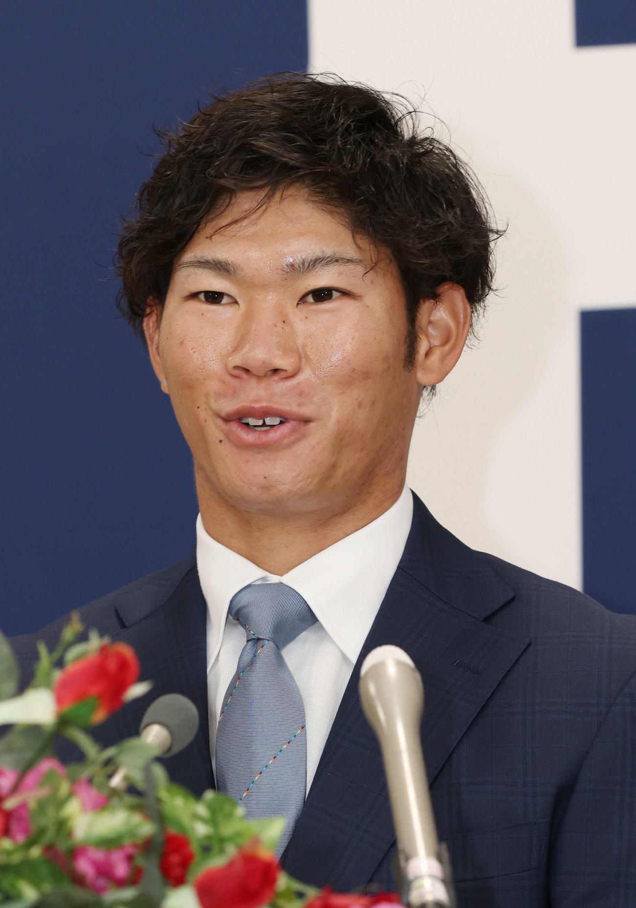契約を更改した広島坂倉。来季は捕手一本で勝負（撮影・加藤孝規）