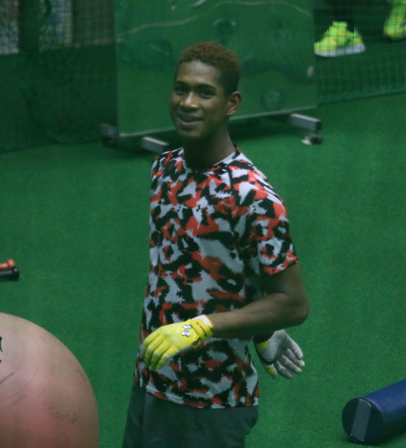 千葉・鎌ケ谷の球団施設で自主トレを行った日本ハム万波（撮影・木下大輔）