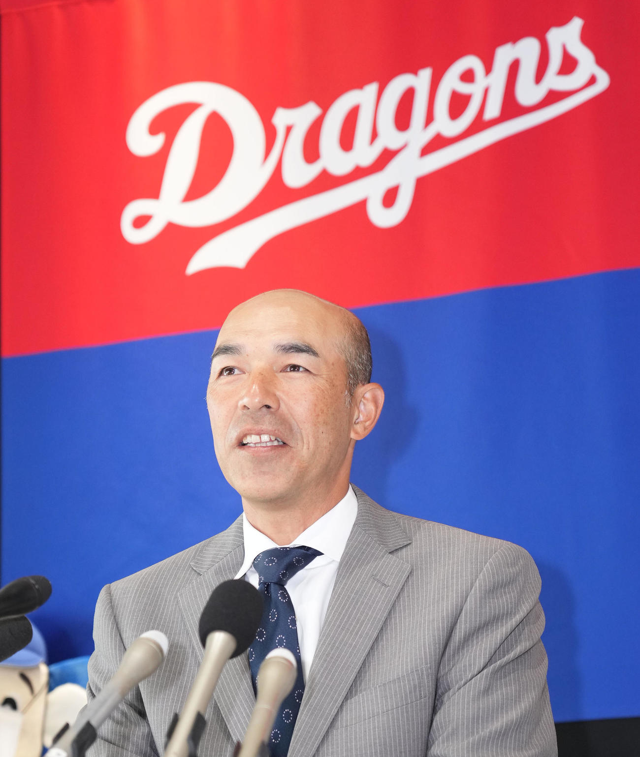 中日ドラゴンズ打撃コーチに就任が決まり会見する和田（撮影・森本幸一）