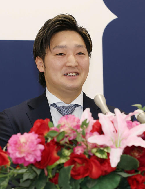 広島 床田寛樹5000万円で更改 新井監督には カープにいたこと知らなかった と苦笑い プロ野球写真ニュース 日刊スポーツ