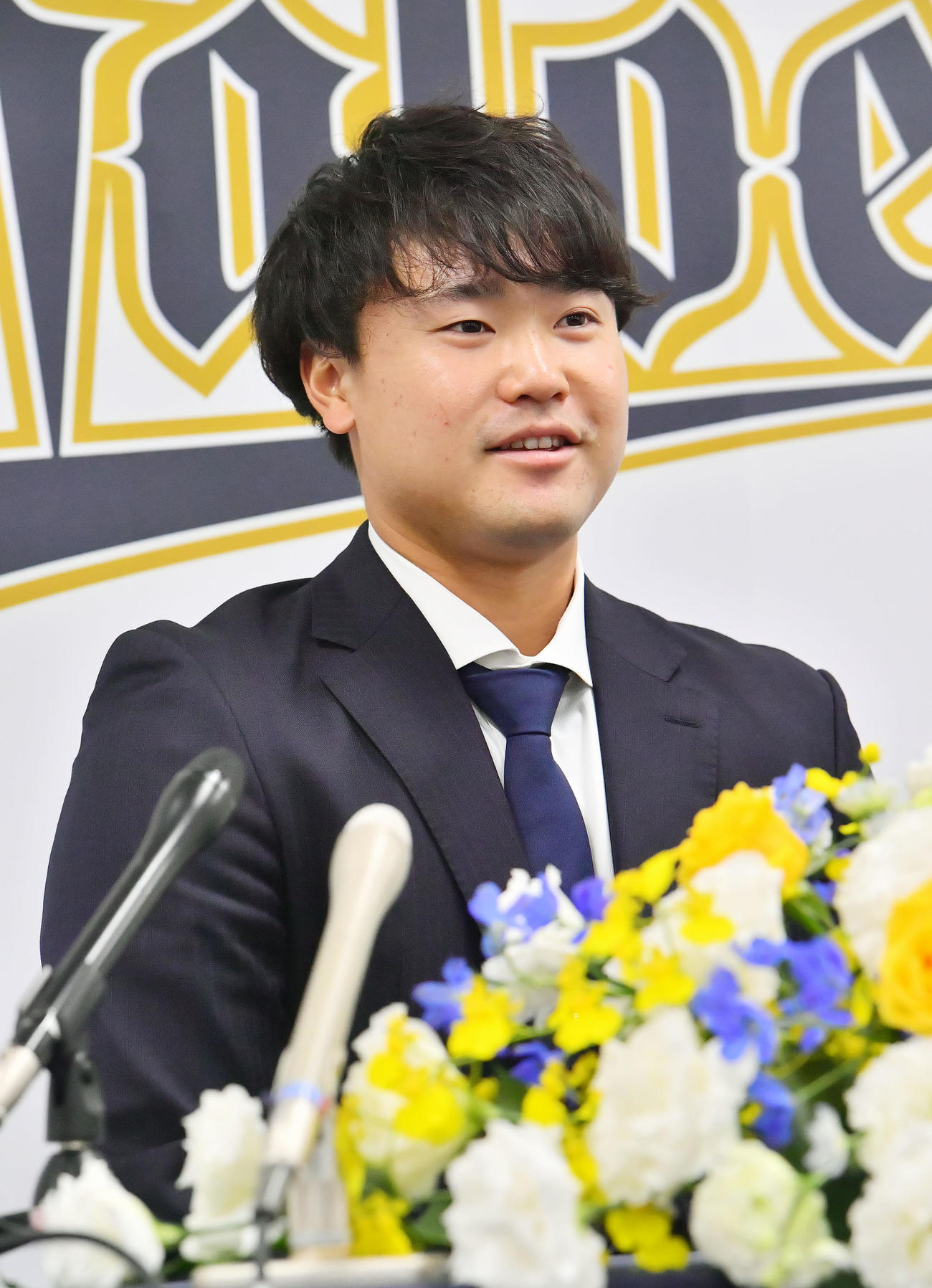 現役ドラフトでオリックスに入団し会見する渡辺（撮影・和賀正仁）