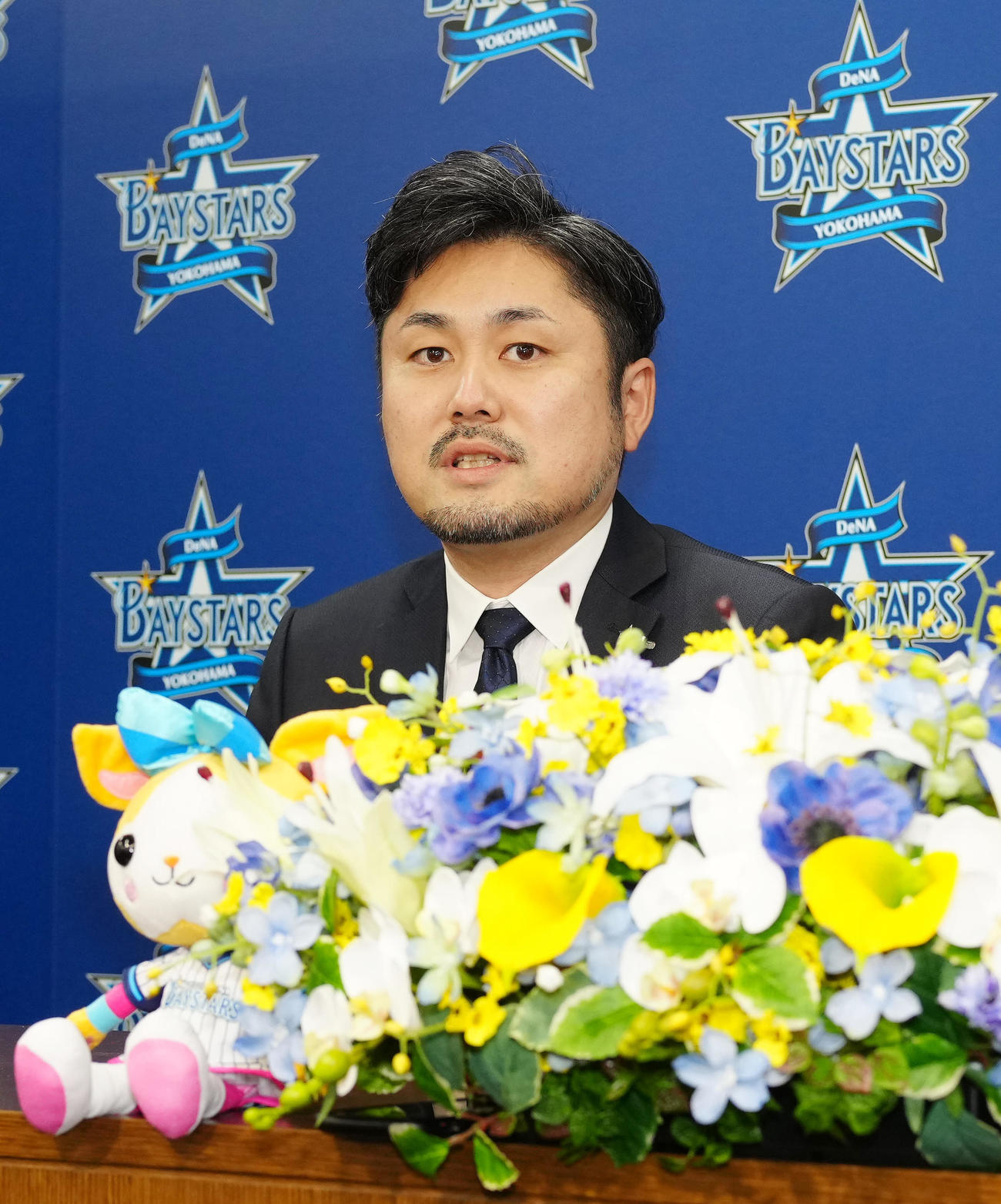 笠原祥太郎の入団会見に臨むDeNA萩原チーム統括本部部長（撮影・江口和貴）