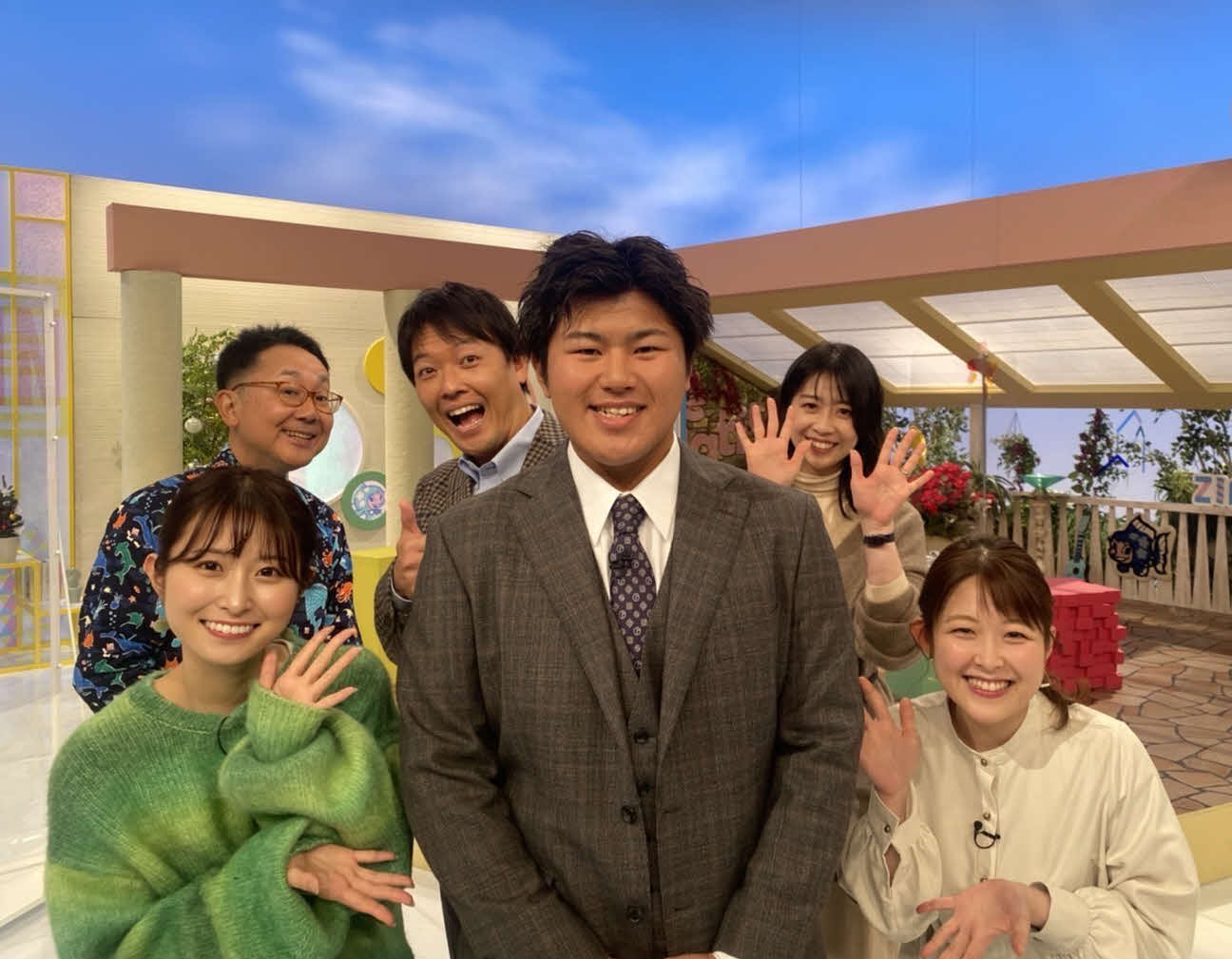 大阪のテレビ局で生放送に出演したロッテ松川（写真は球団広報提供）