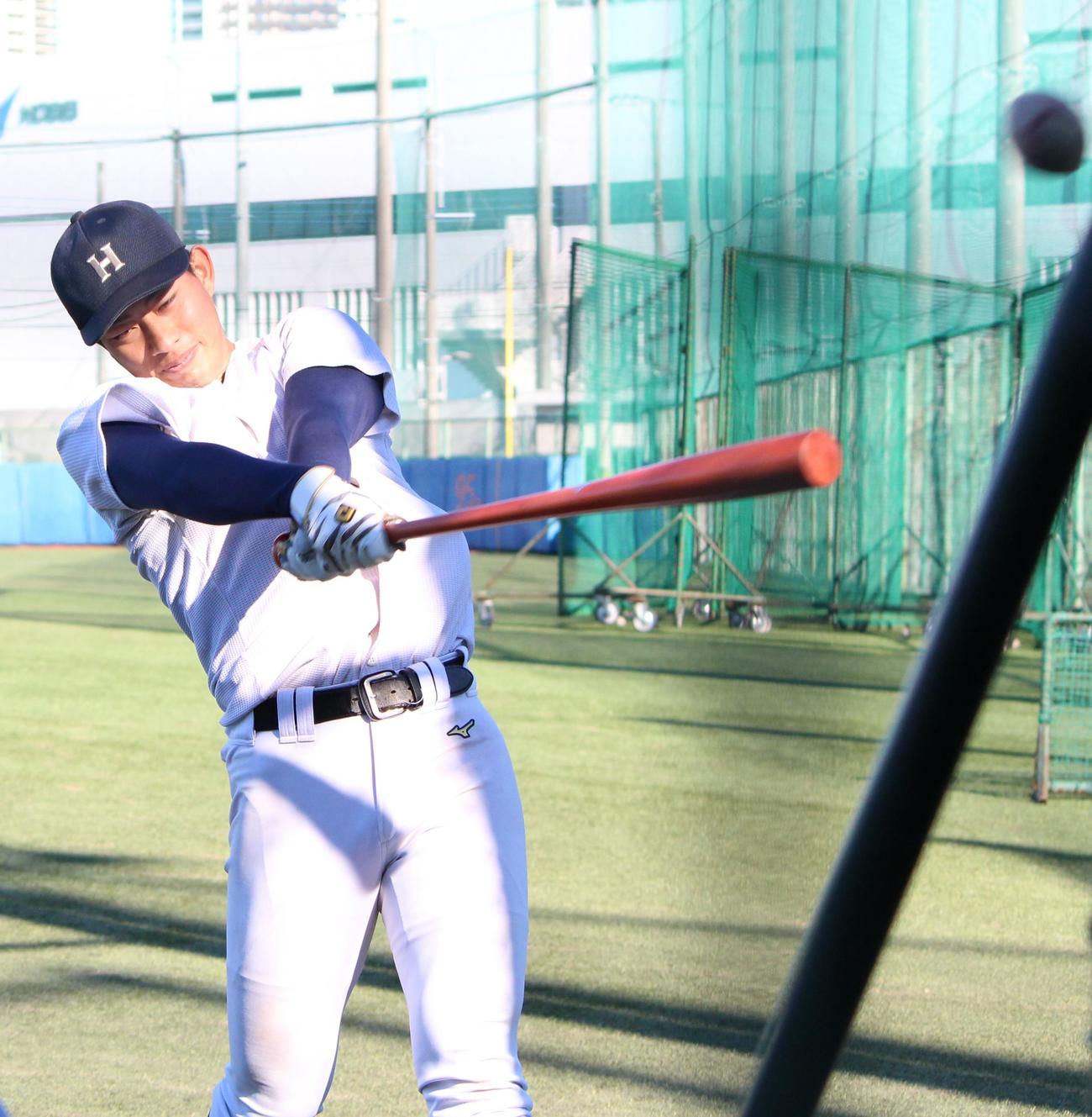 ノックを受ける法大・今泉（撮影・保坂恭子）