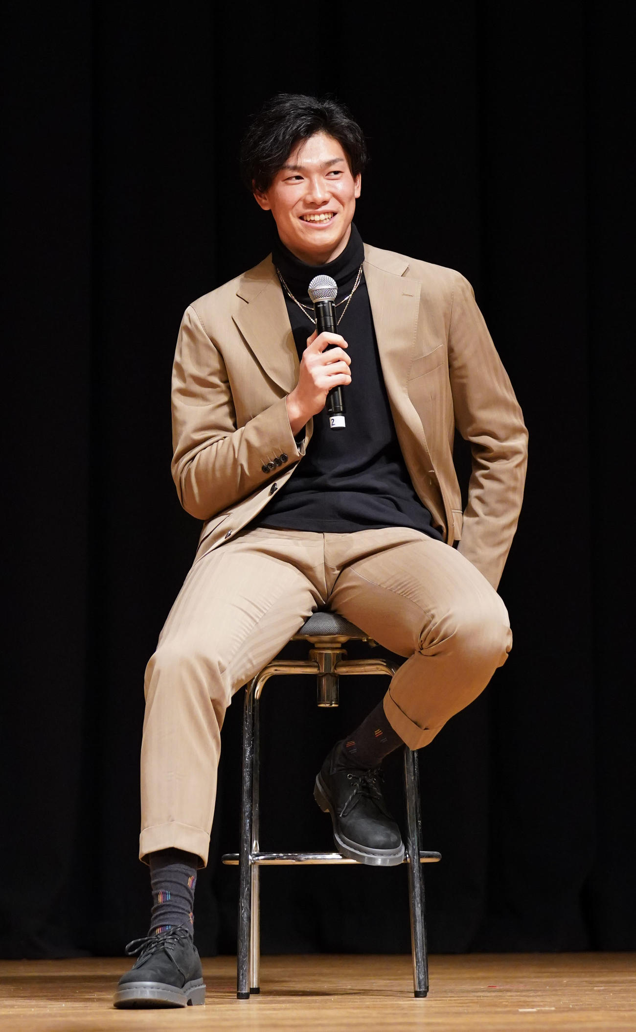 地元中学生らを対象に講演会を行う湯浅（撮影・森本幸一）