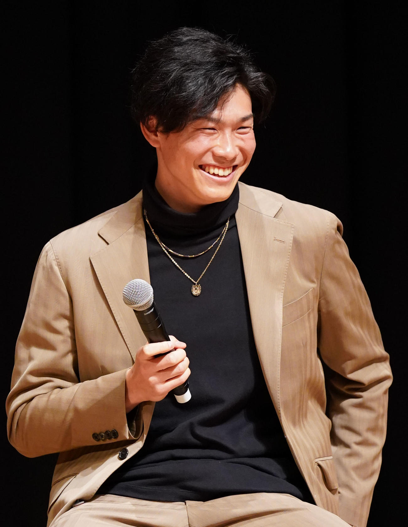 地元中学生らを対象に講演会を行う湯浅（撮影・森本幸一）