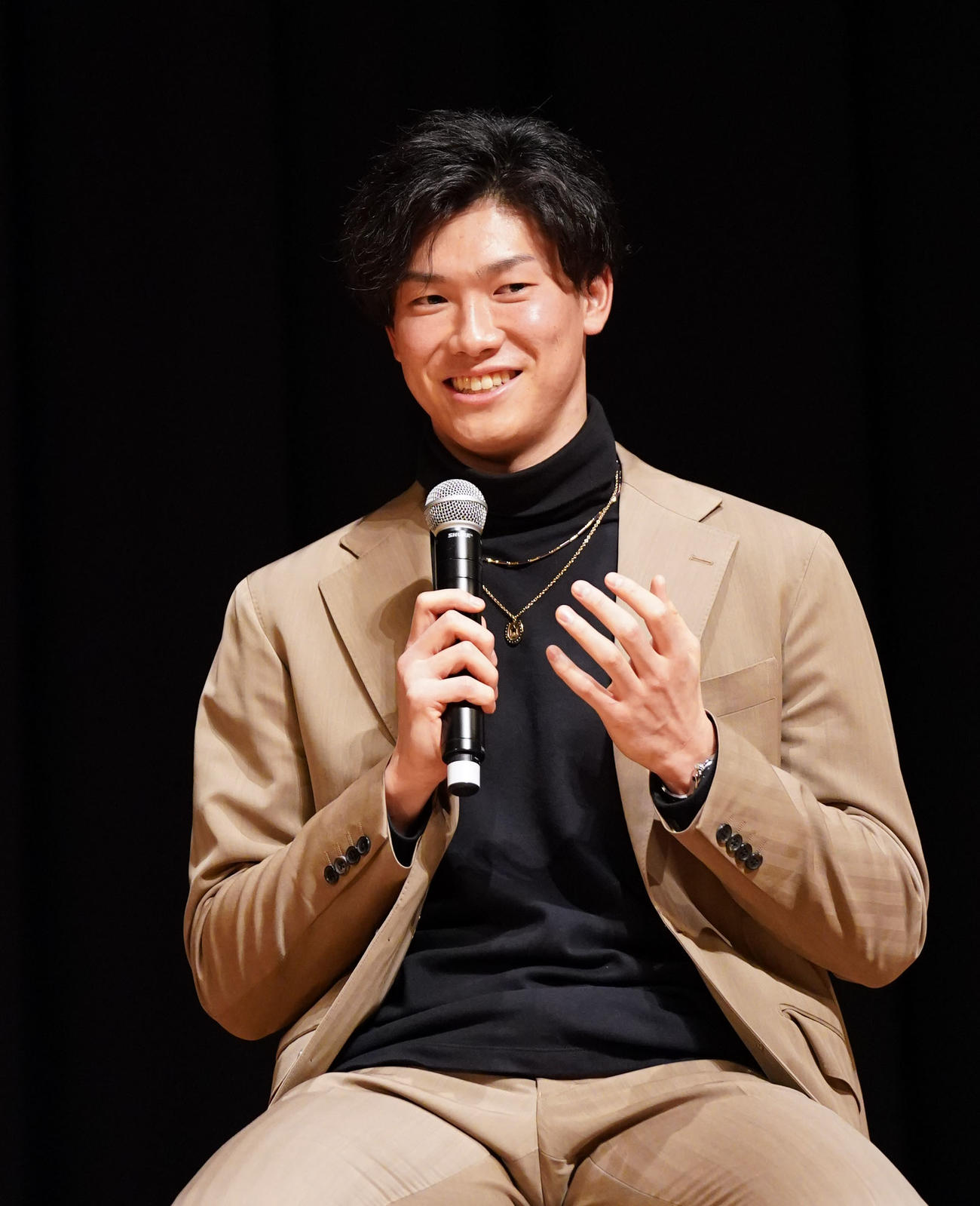 地元中学生らを対象に講演会を行う湯浅（撮影・森本幸一）