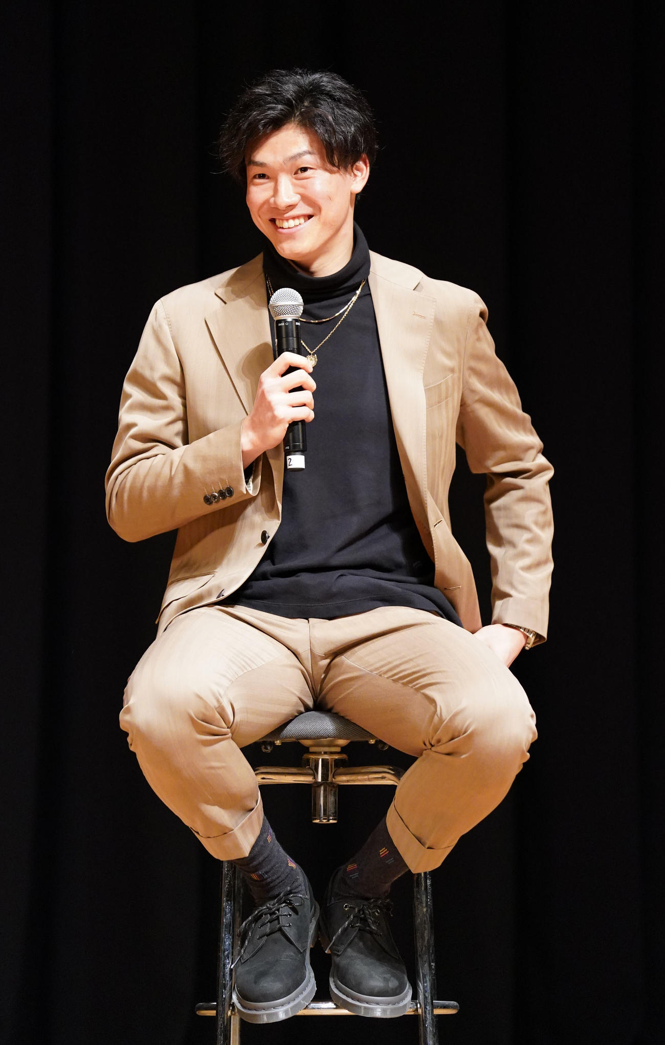 地元中学生らを対象に講演会を行う湯浅（撮影・森本幸一）