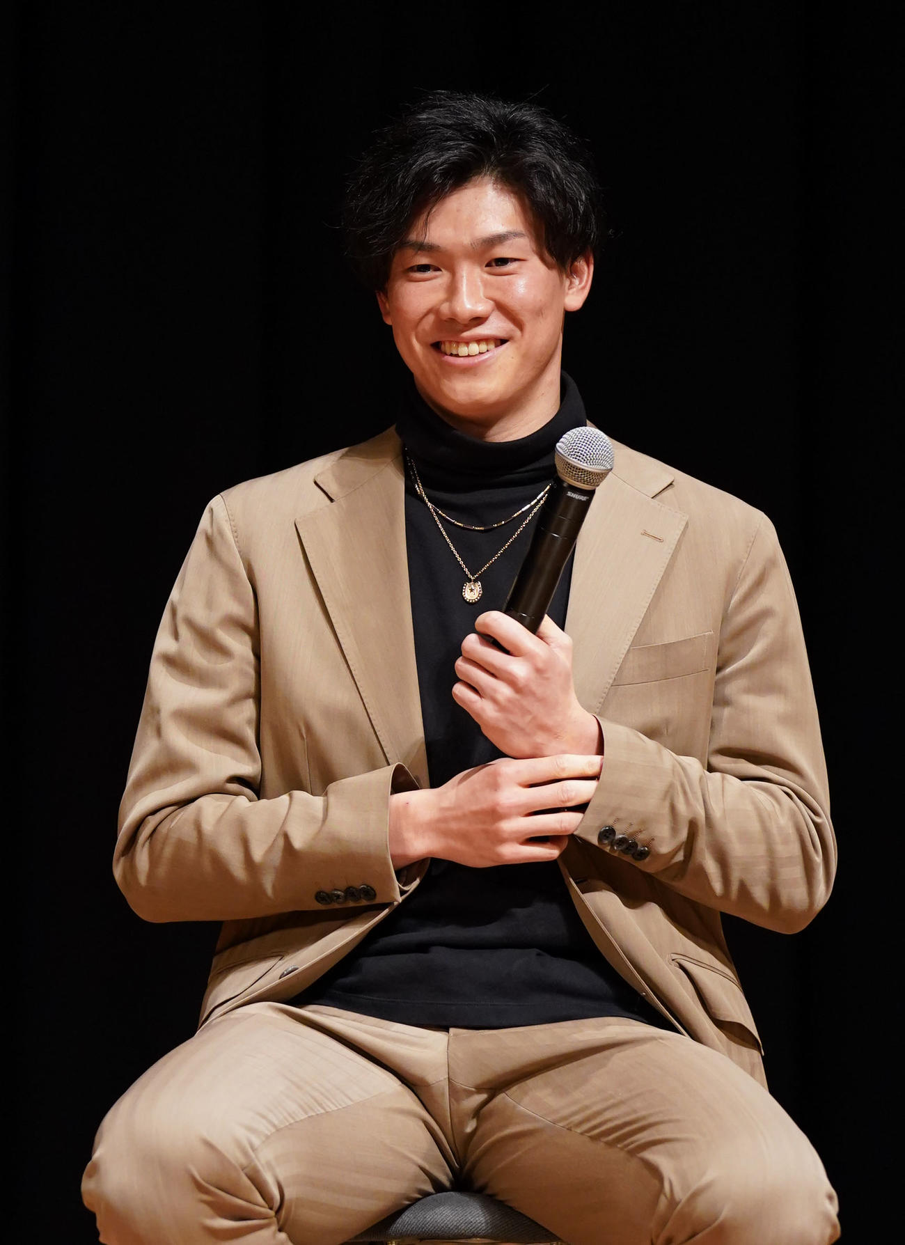 地元中学生らを対象に講演会を行う湯浅（撮影・森本幸一）