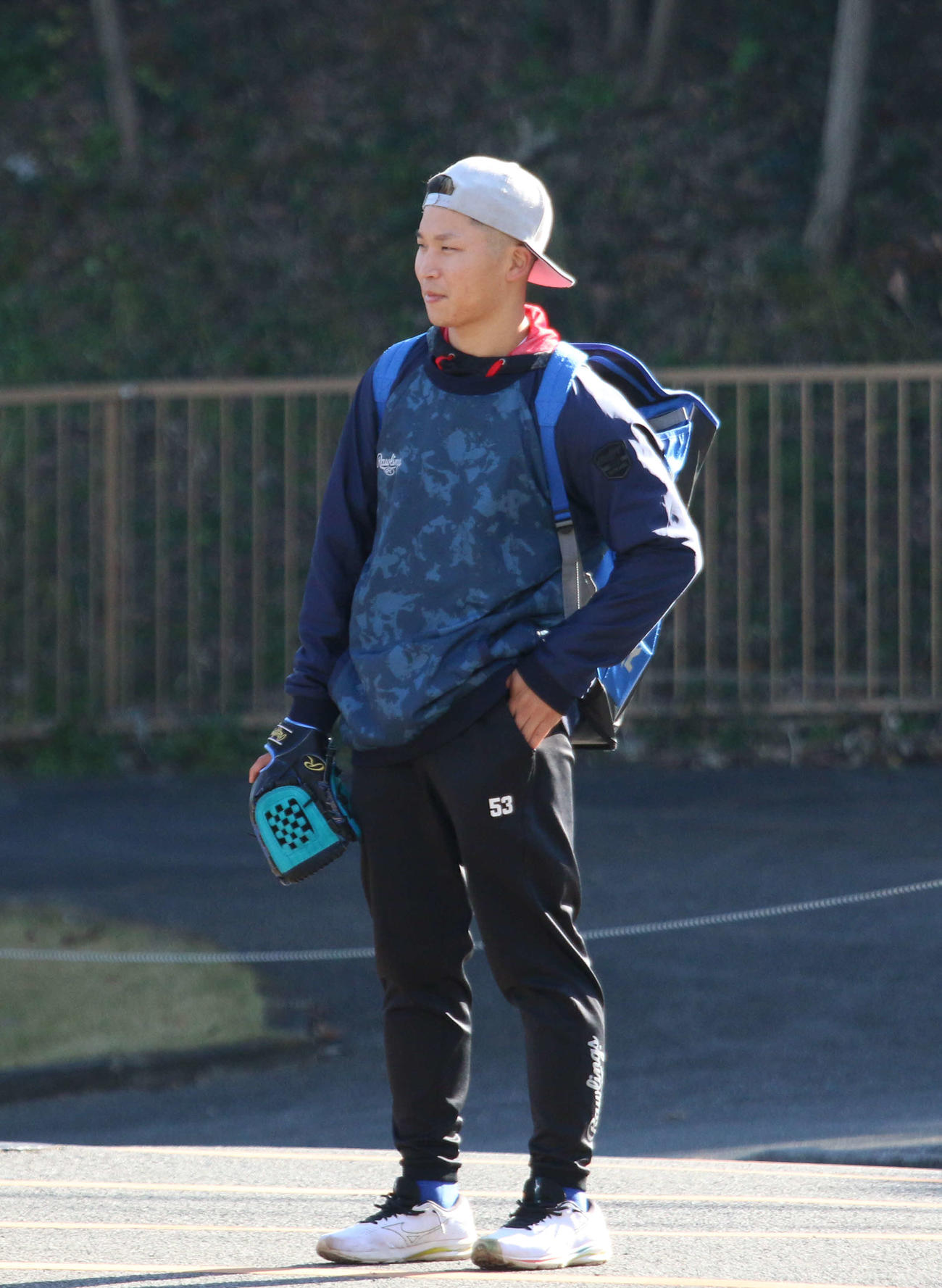 千葉・鎌ケ谷の球団施設で自主トレを行った日本ハム長谷川（撮影・木下大輔）