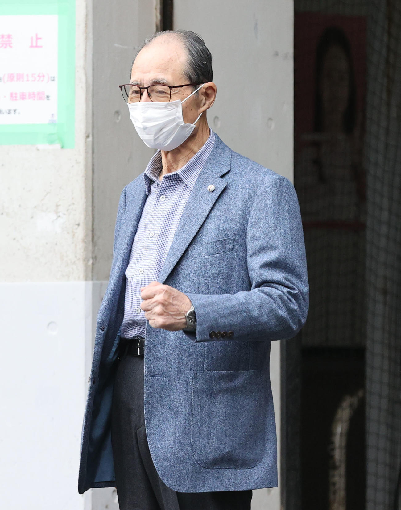 野村大樹と話をするソフトバンク王貞治球団会長（撮影・梅根麻紀）