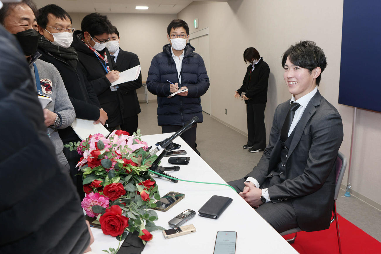 推定1億円超えで契約更改した広島森下（撮影・加藤孝規）